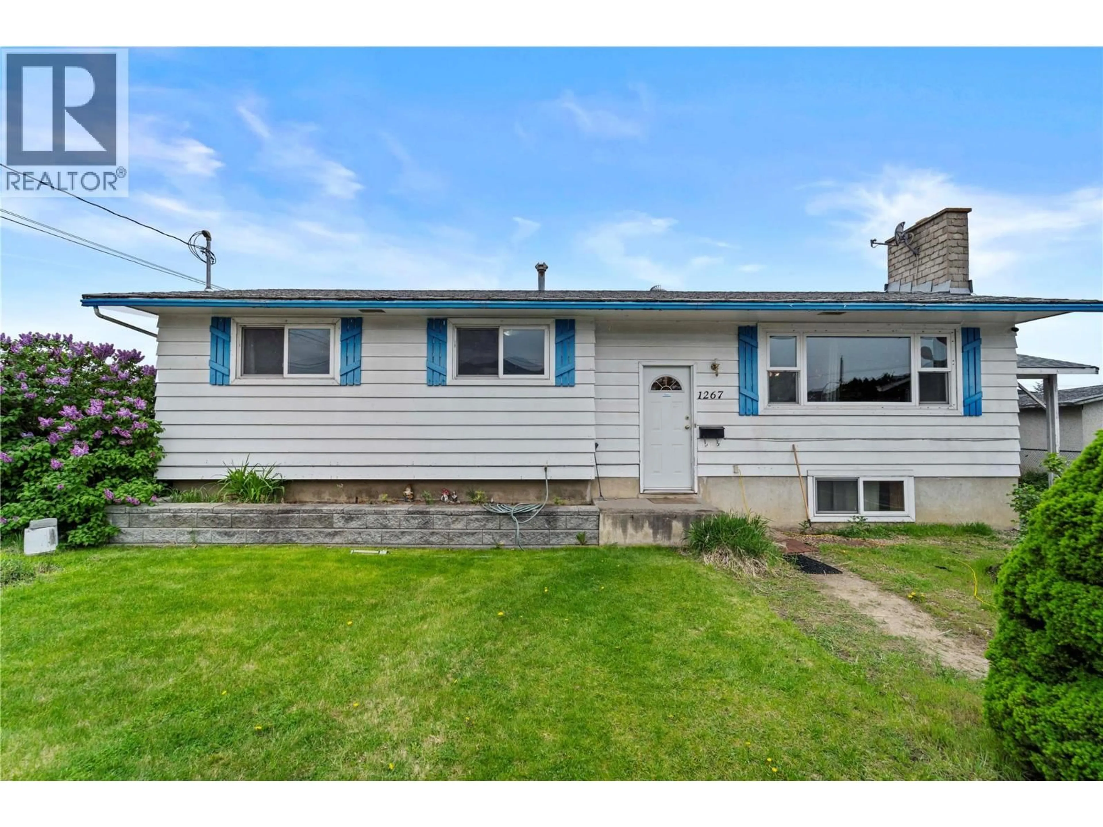 Home with vinyl exterior material, street for 1267 CRESTON PLACE, Kamloops British Columbia V2B2Y7