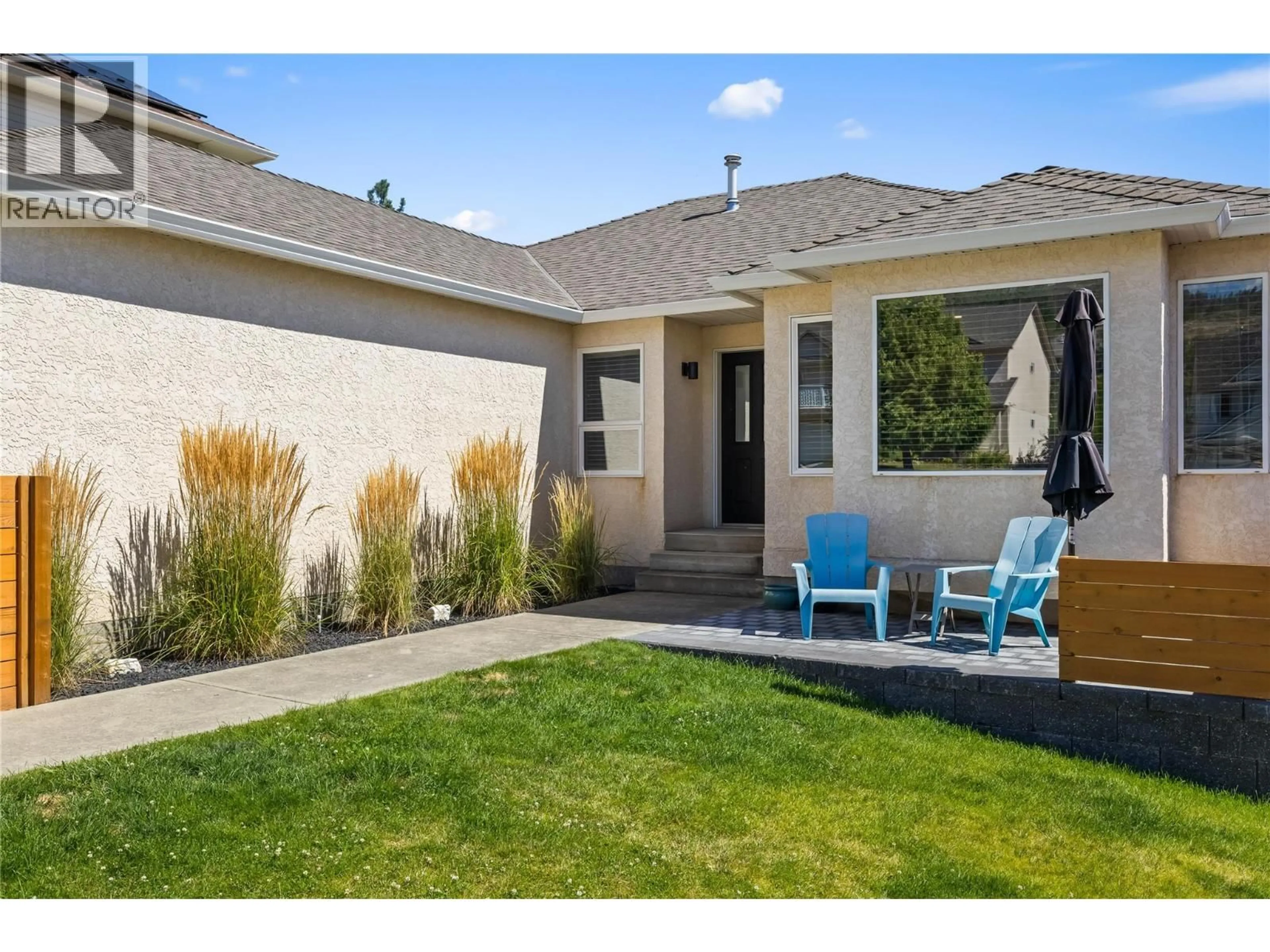 Home with vinyl exterior material, street for 2172 SUNVIEW DRIVE, West Kelowna British Columbia V1Z3R2