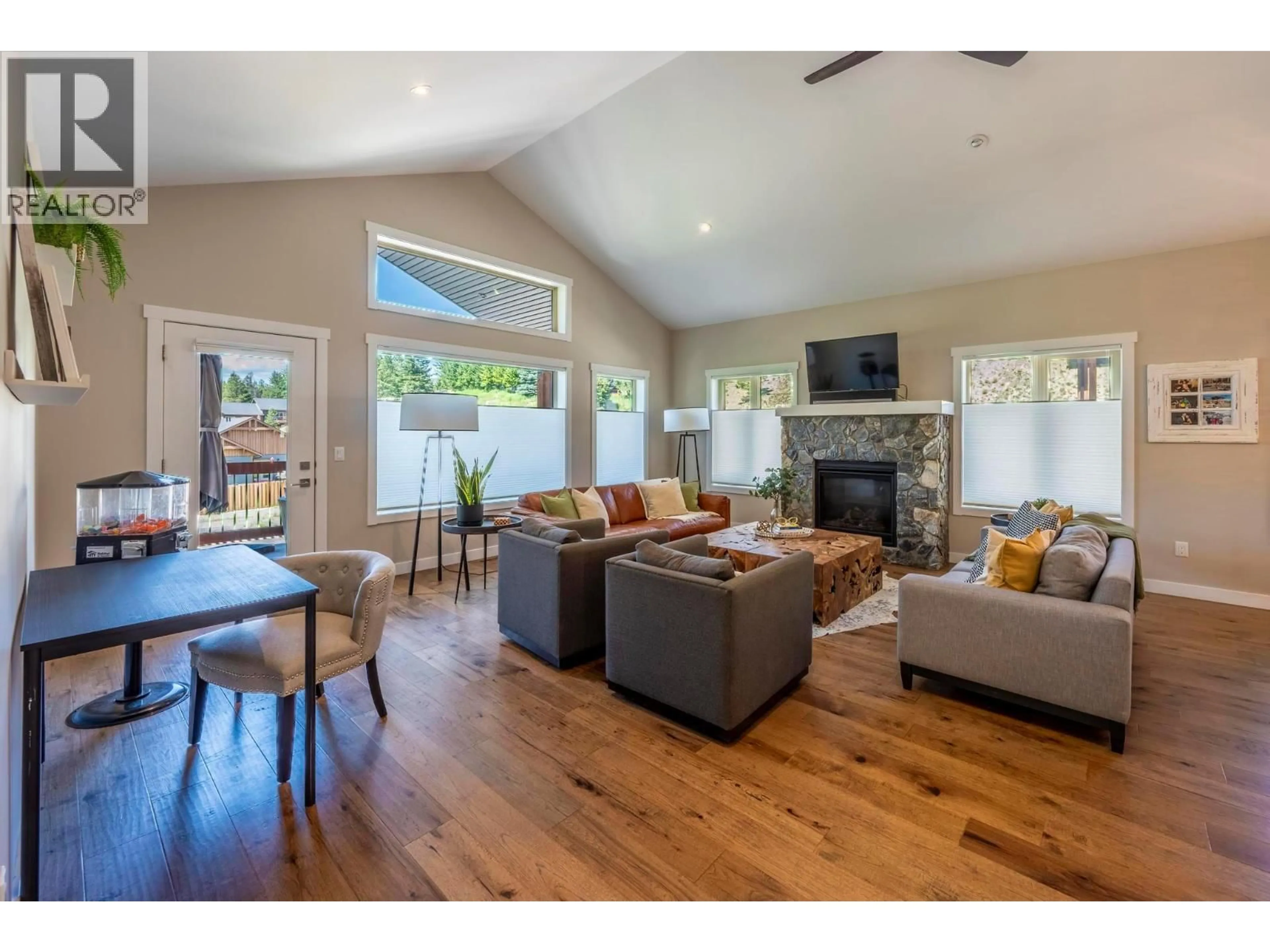 Living room with furniture, wood/laminate floor for 974 SWANSEA VIEW ROAD, Windermere British Columbia V0B2L0