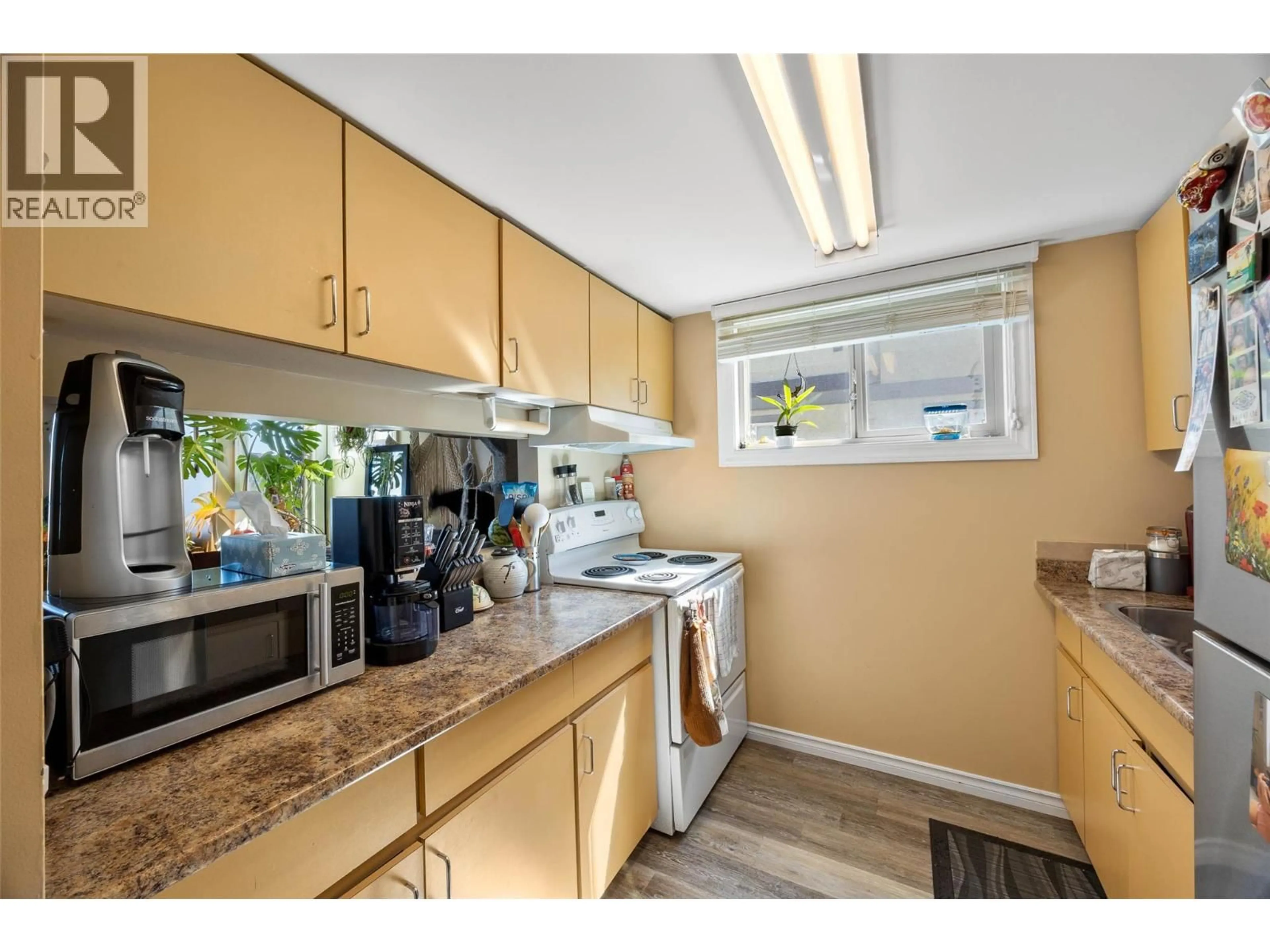 Standard kitchen, unknown for 13 - 1750 SUMMIT DRIVE, Kamloops British Columbia V2E1Y1