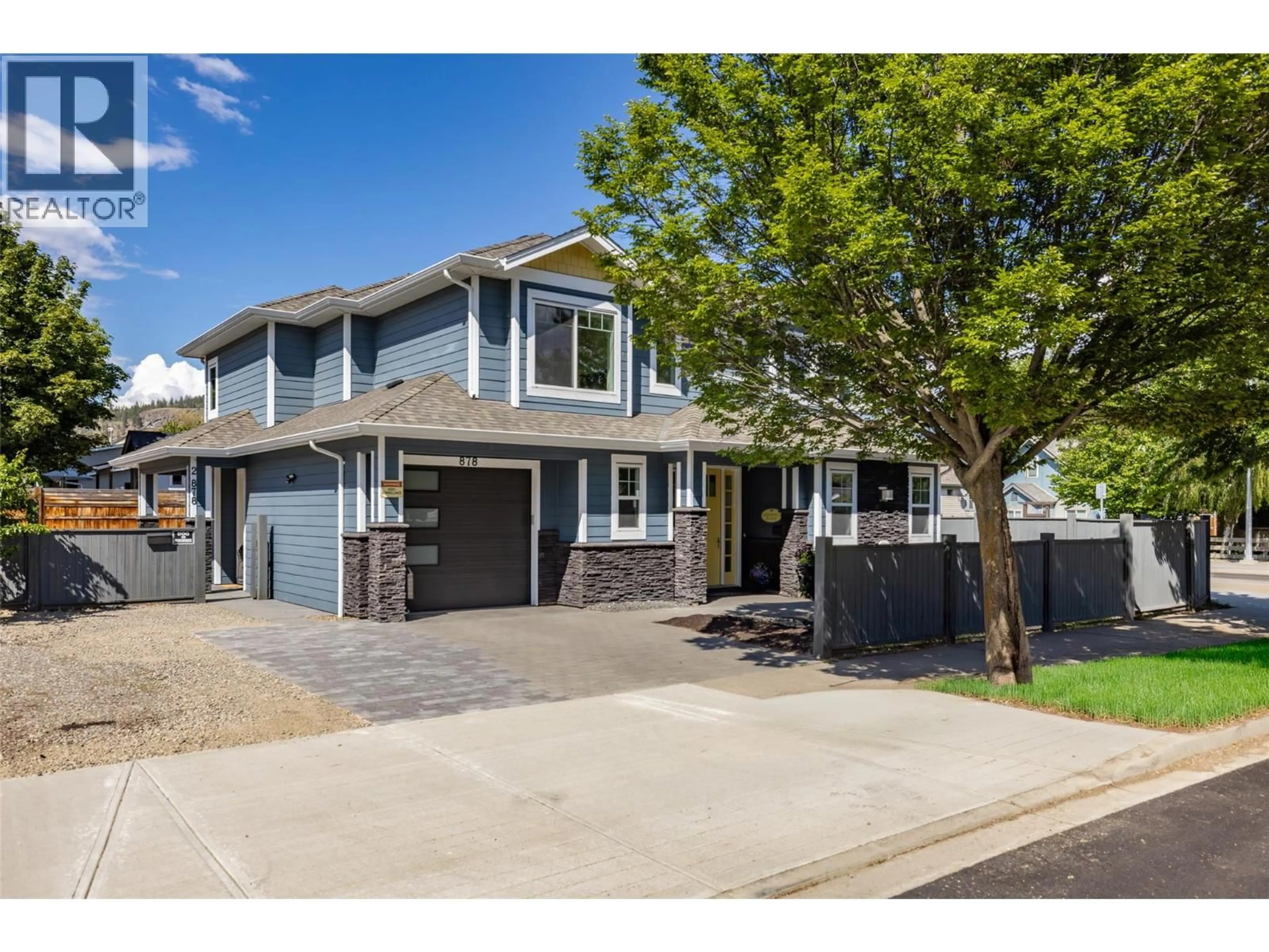 Home with vinyl exterior material, street for 878 STOCKWELL AVENUE, Kelowna British Columbia V1Y6V9