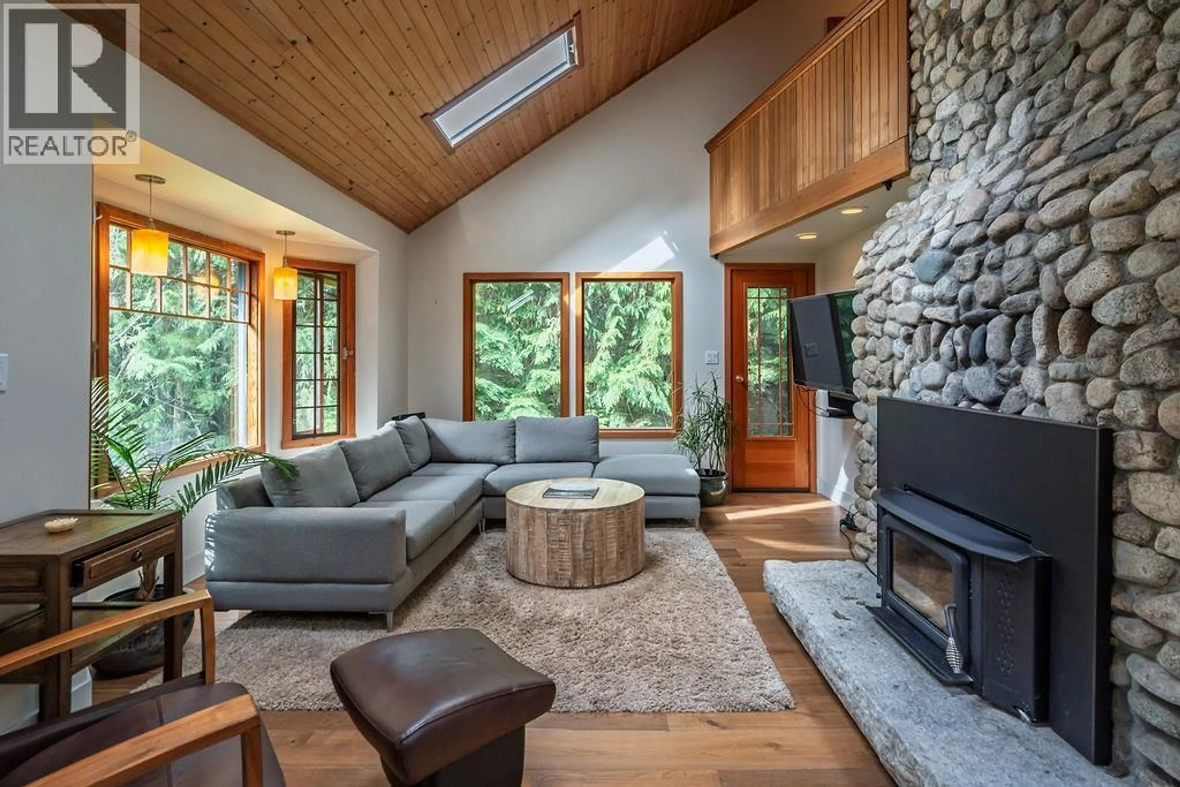 Living room with furniture, unknown for 4225 3A HIGHWAY, Nelson British Columbia V1L6N1