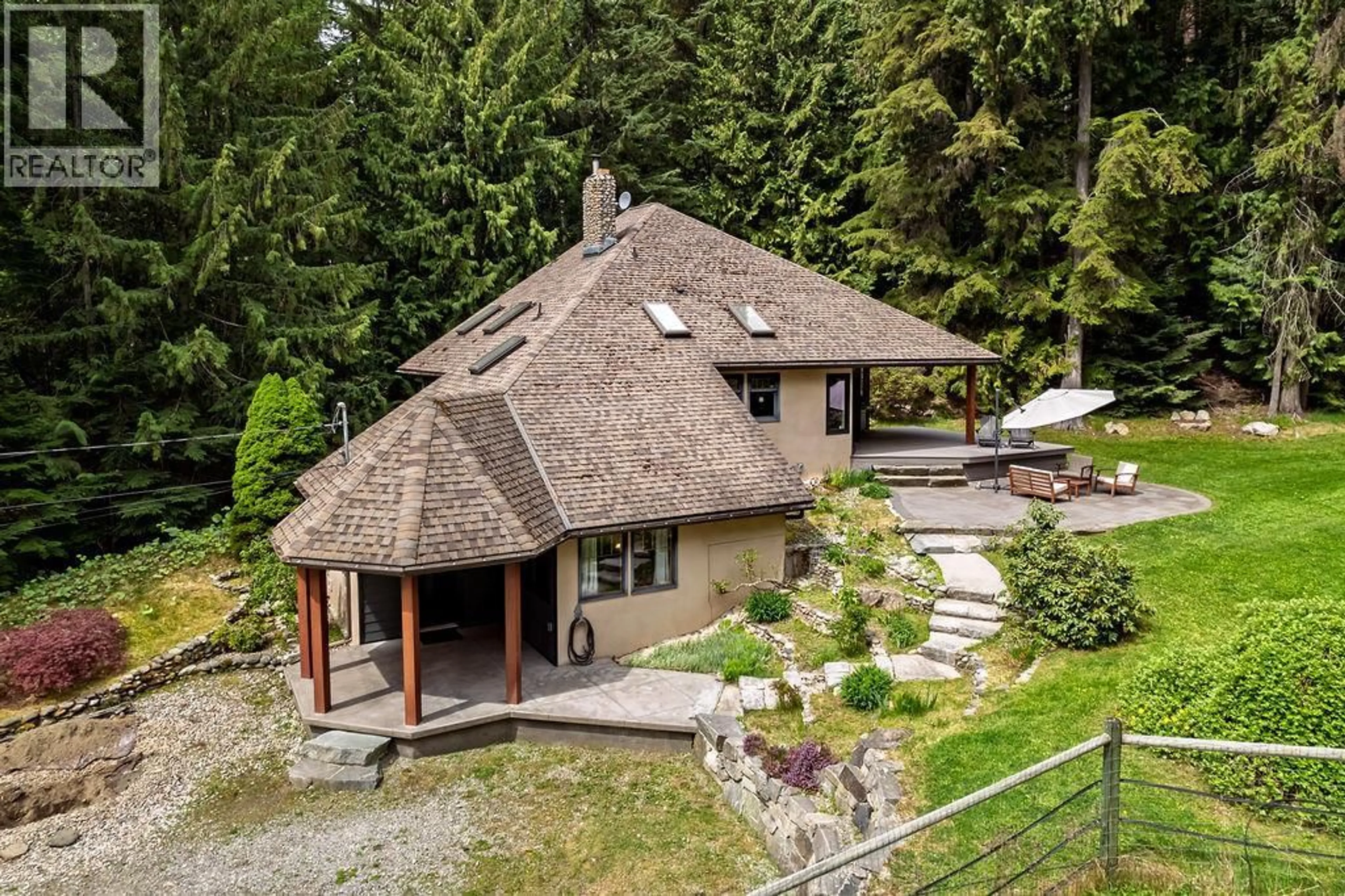 A pic from outside/outdoor area/front of a property/back of a property/a pic from drone, unknown for 4225 3A HIGHWAY, Nelson British Columbia V1L6N1