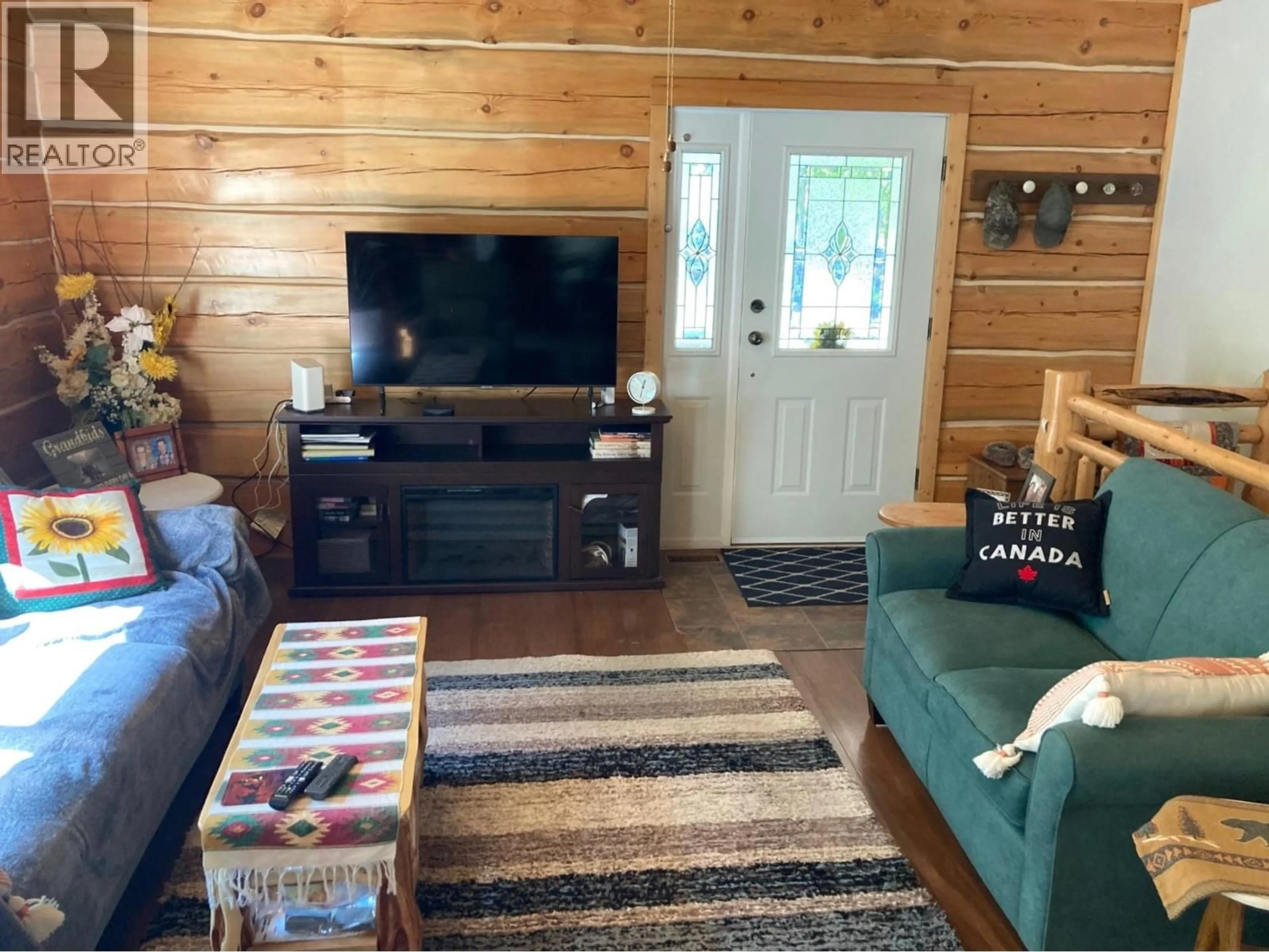 Living room with furniture, wood/laminate floor for 2233 WILDFLOWER LANE, Sorrento British Columbia V0E2W1
