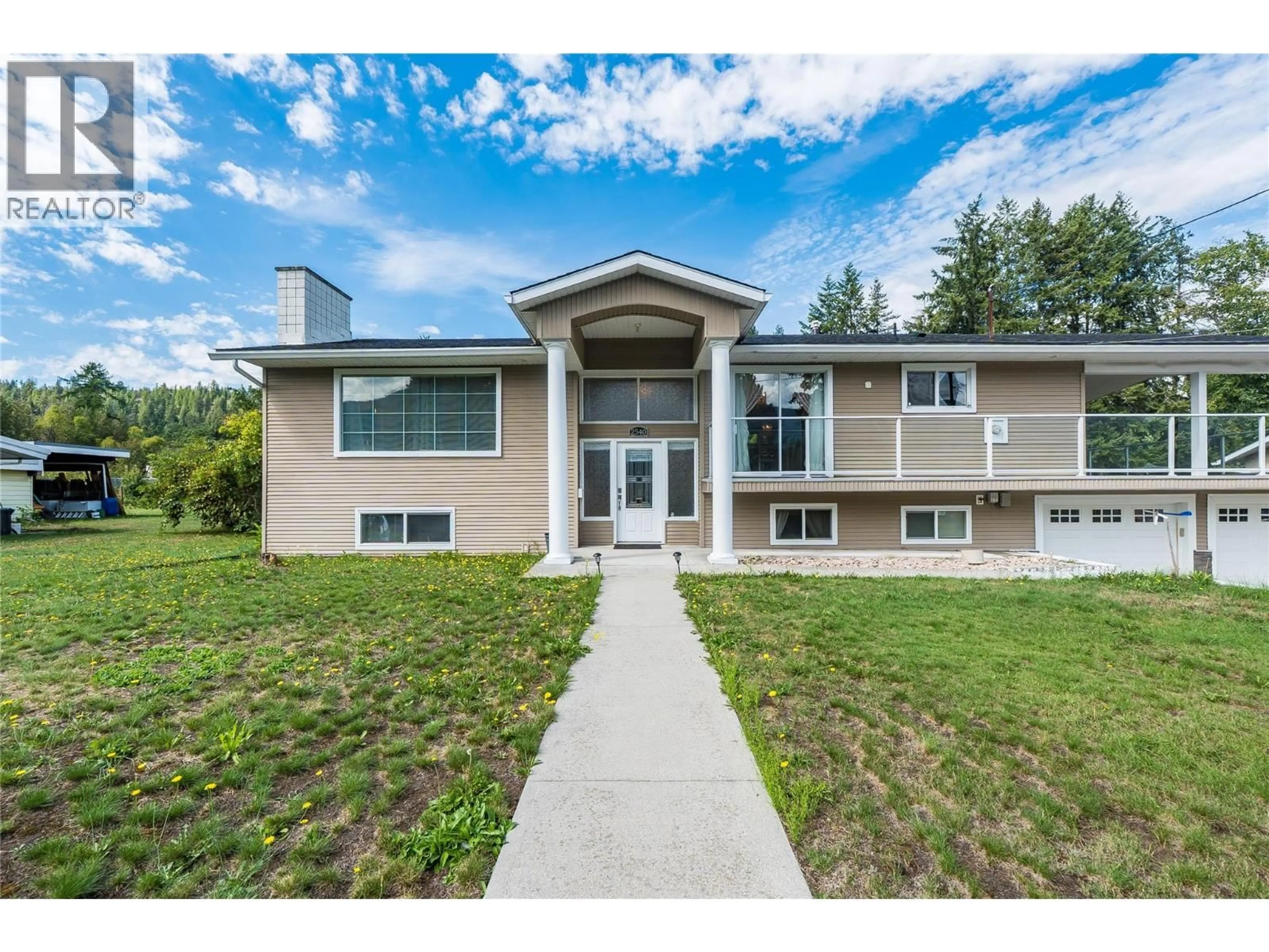 Home with vinyl exterior material, unknown for 2540 6TH AVENUE, Castlegar British Columbia V1N2W2