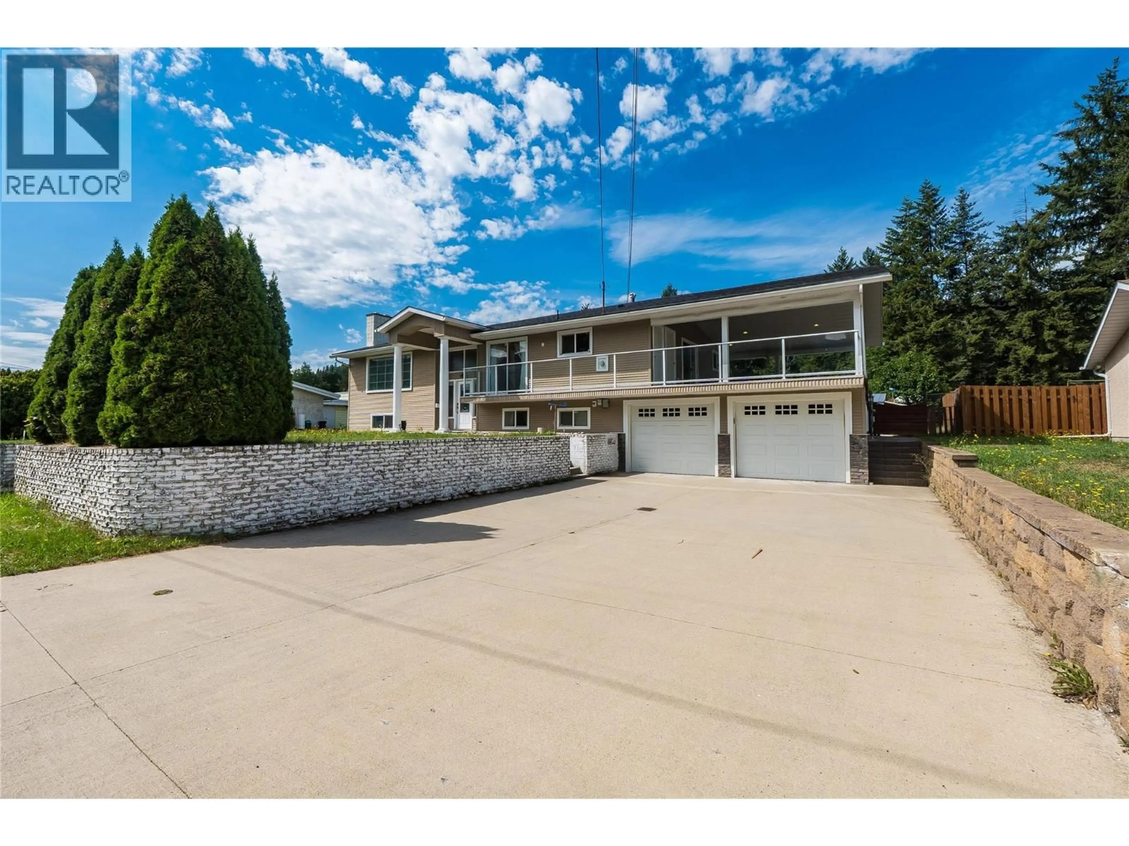 A pic from outside/outdoor area/front of a property/back of a property/a pic from drone, unknown for 2540 6TH AVENUE, Castlegar British Columbia V1N2W2