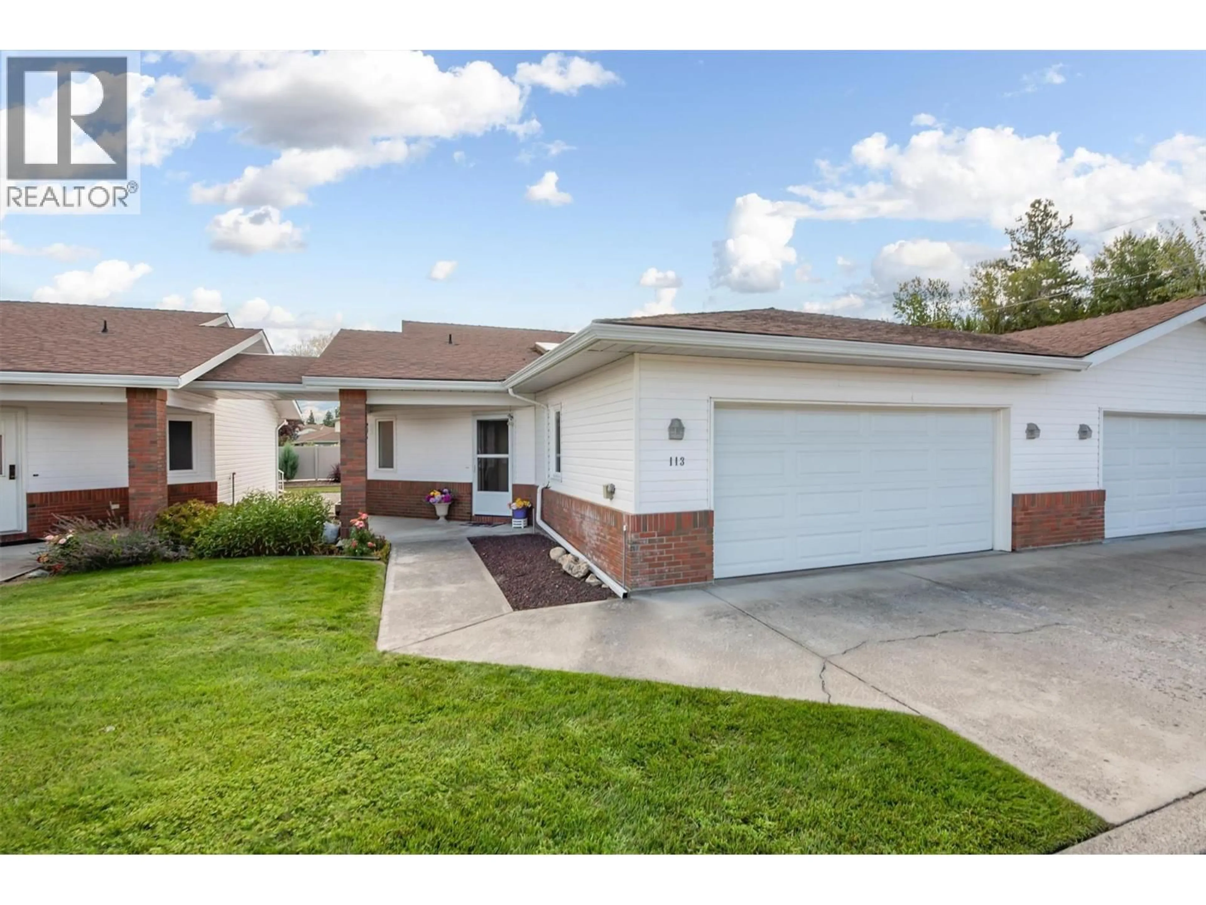Home with vinyl exterior material, street for 113 - 1885 PARKVIEW CRESCENT, Kelowna British Columbia V1X7E2