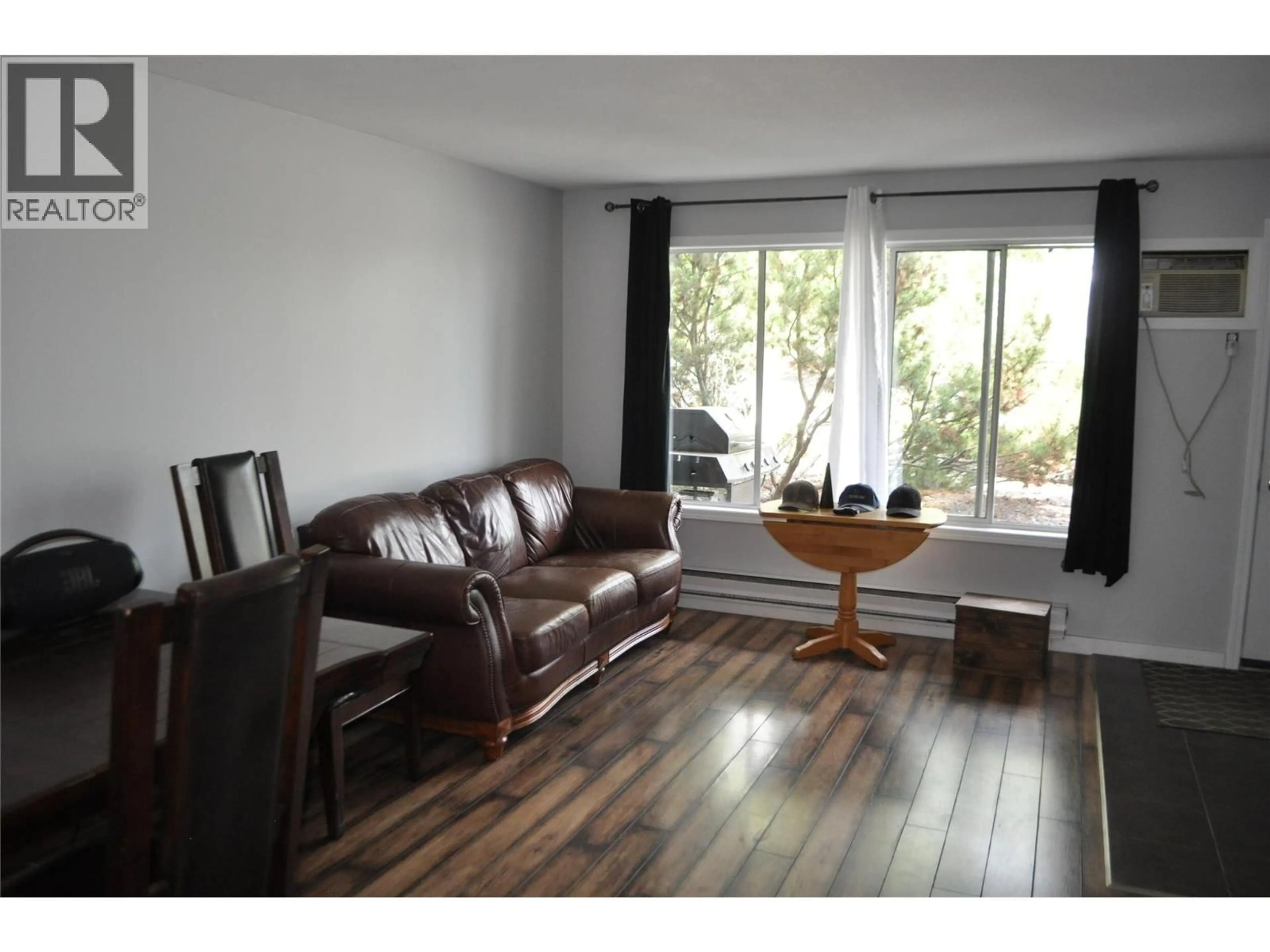 Living room with furniture, wood/laminate floor for 109 - 1047 MIDDLETON WAY, Vernon British Columbia V1B2N3