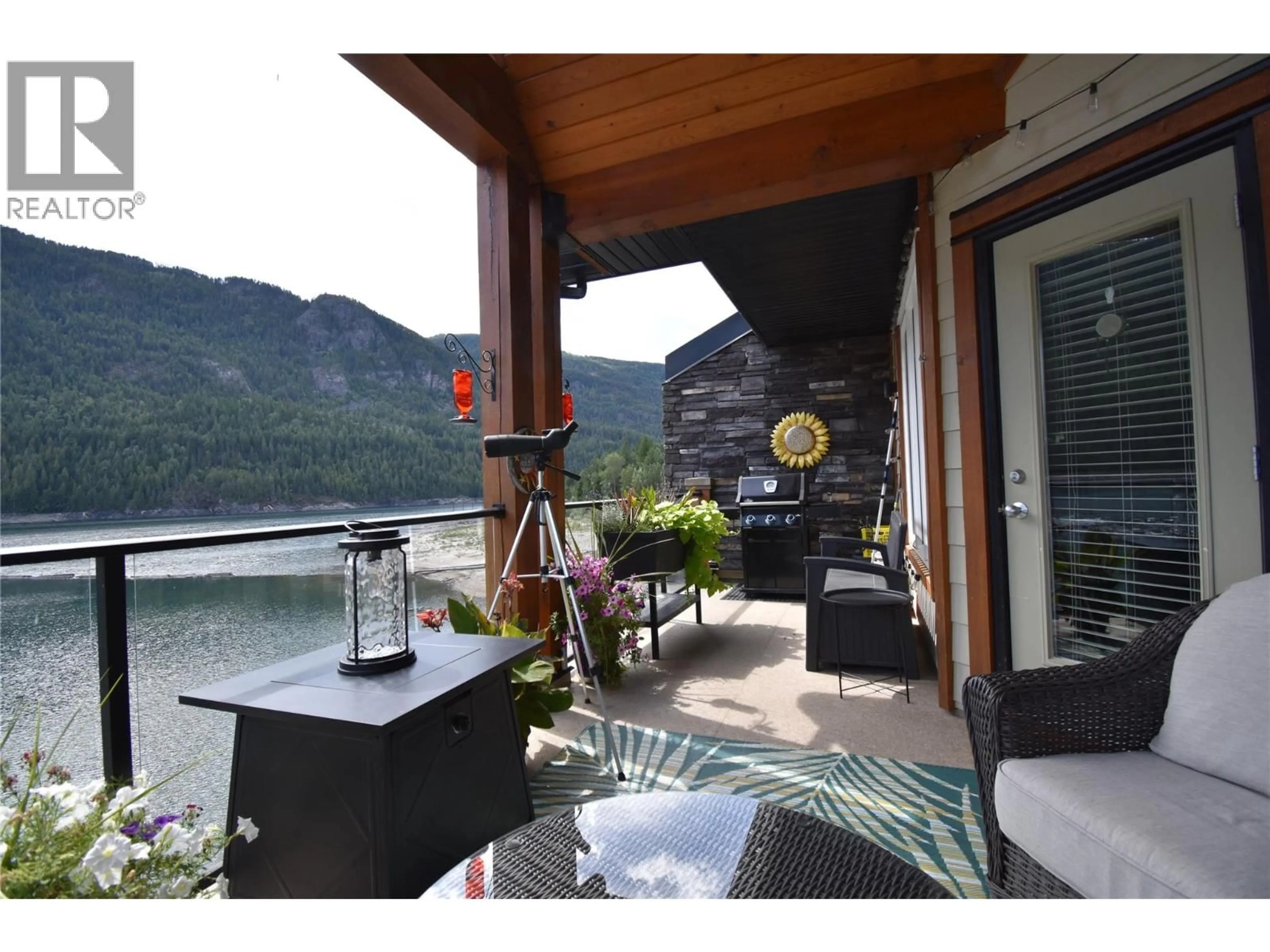 Patio, water/lake/river/ocean view for 314 - 5570 BROADWATER ROAD, Castlegar British Columbia V1N0A1