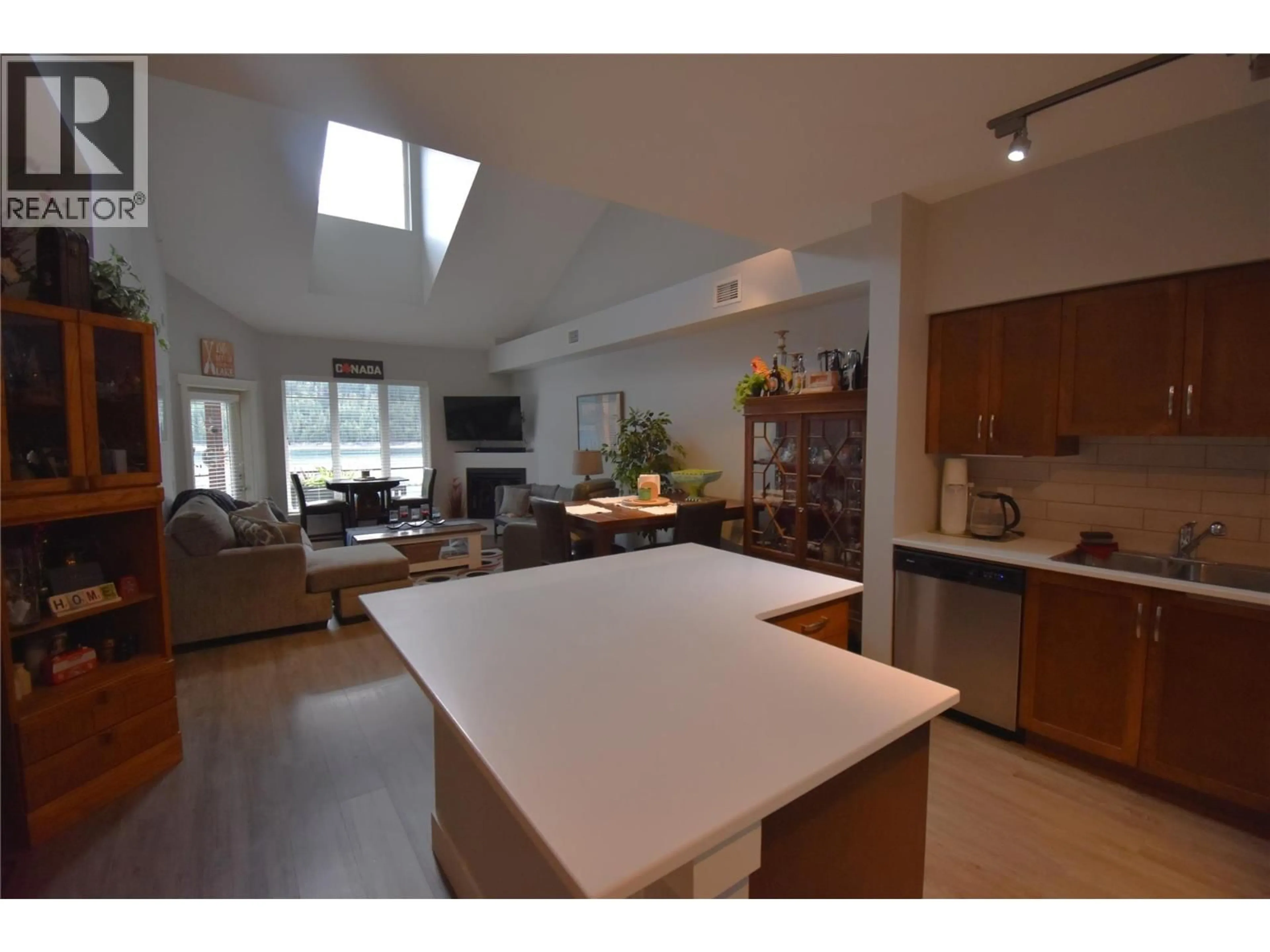 Open concept kitchen, unknown for 314 - 5570 BROADWATER ROAD, Castlegar British Columbia V1N0A1