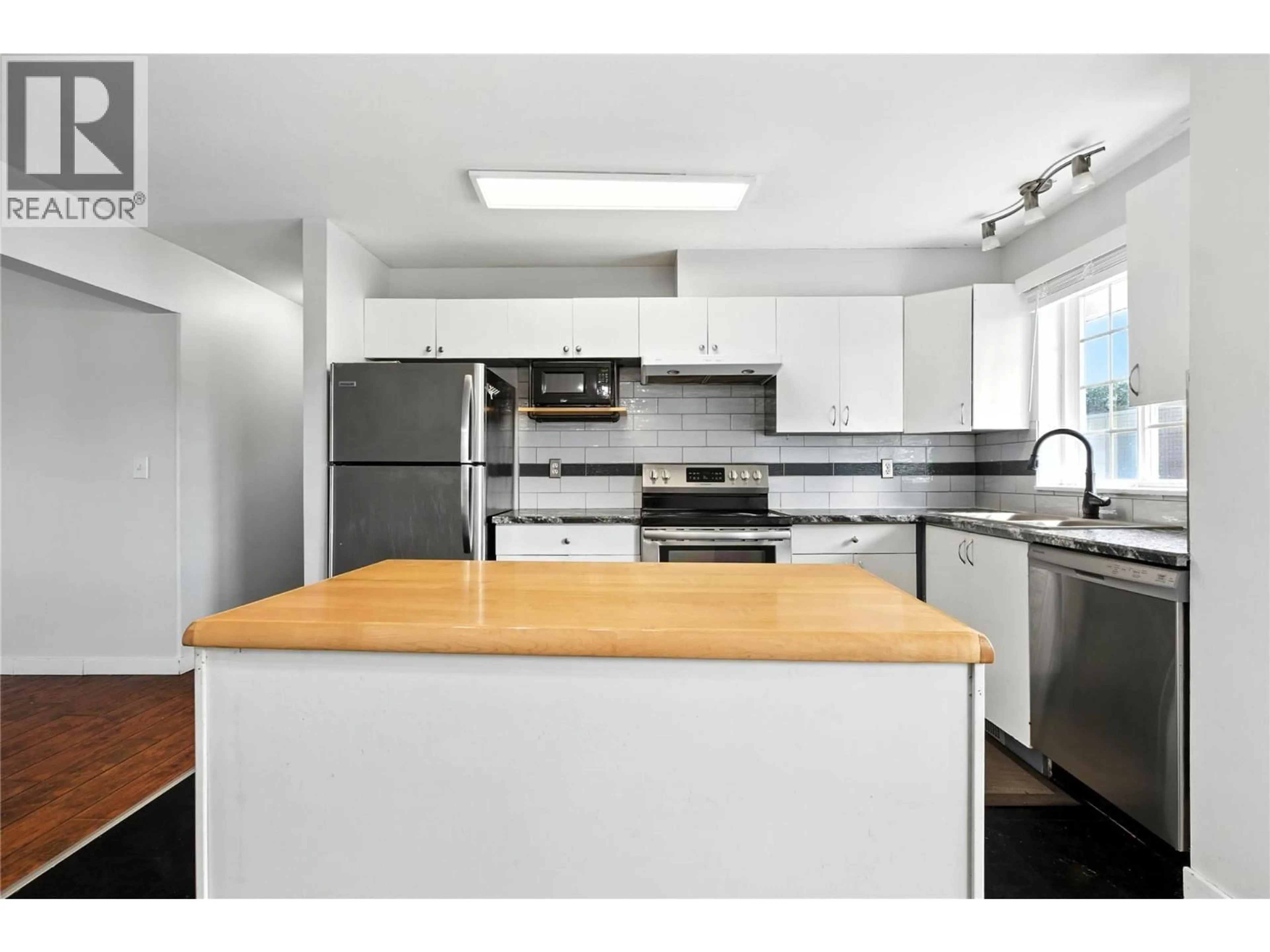 Standard kitchen, unknown for 11 - 1876 TRANQUILLE ROAD, Kamloops British Columbia V2B3L8