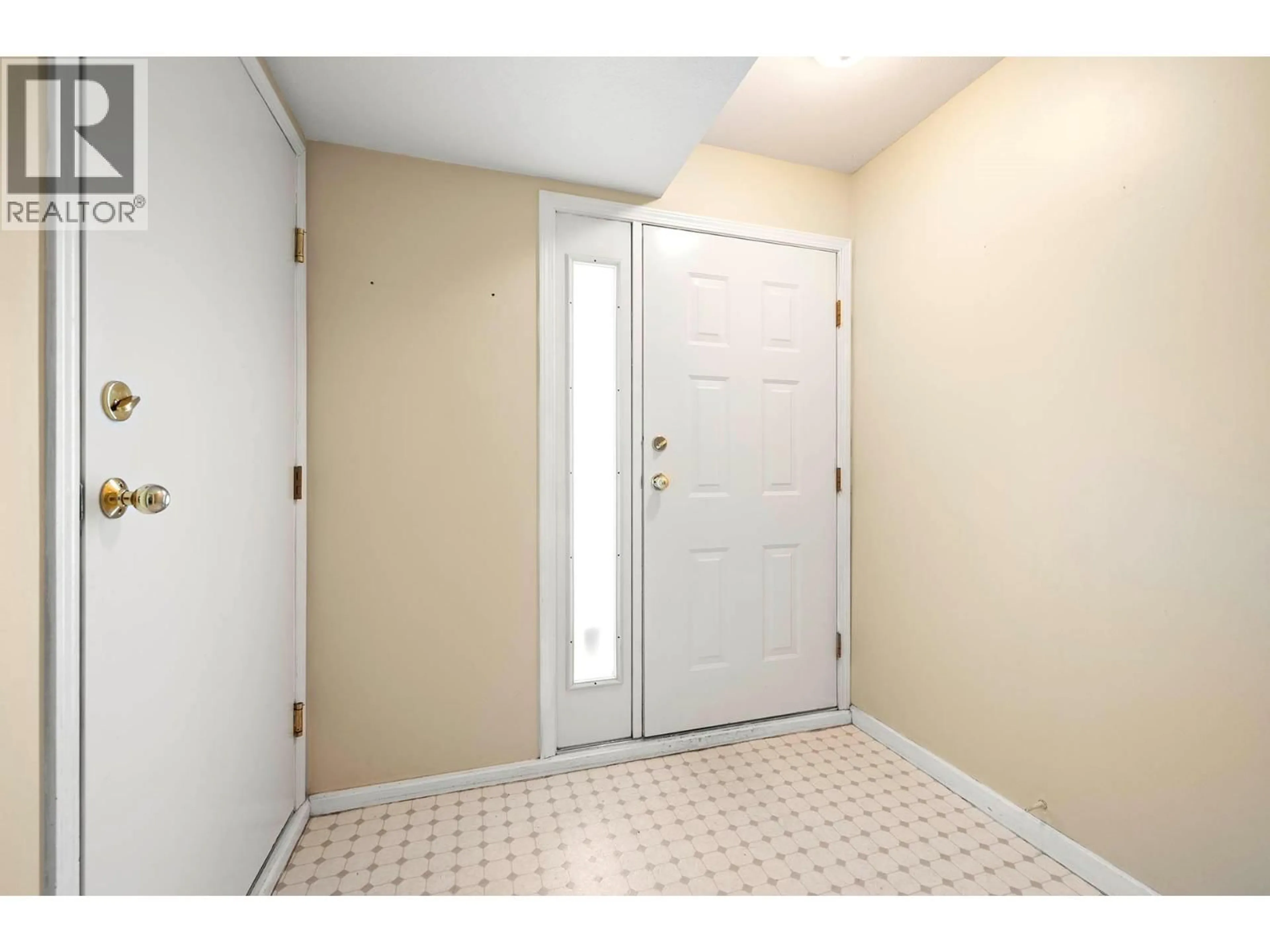 Indoor entryway for 13 - 2050 QU'APPELLE BOULEVARD, Kamloops British Columbia V2E2R4