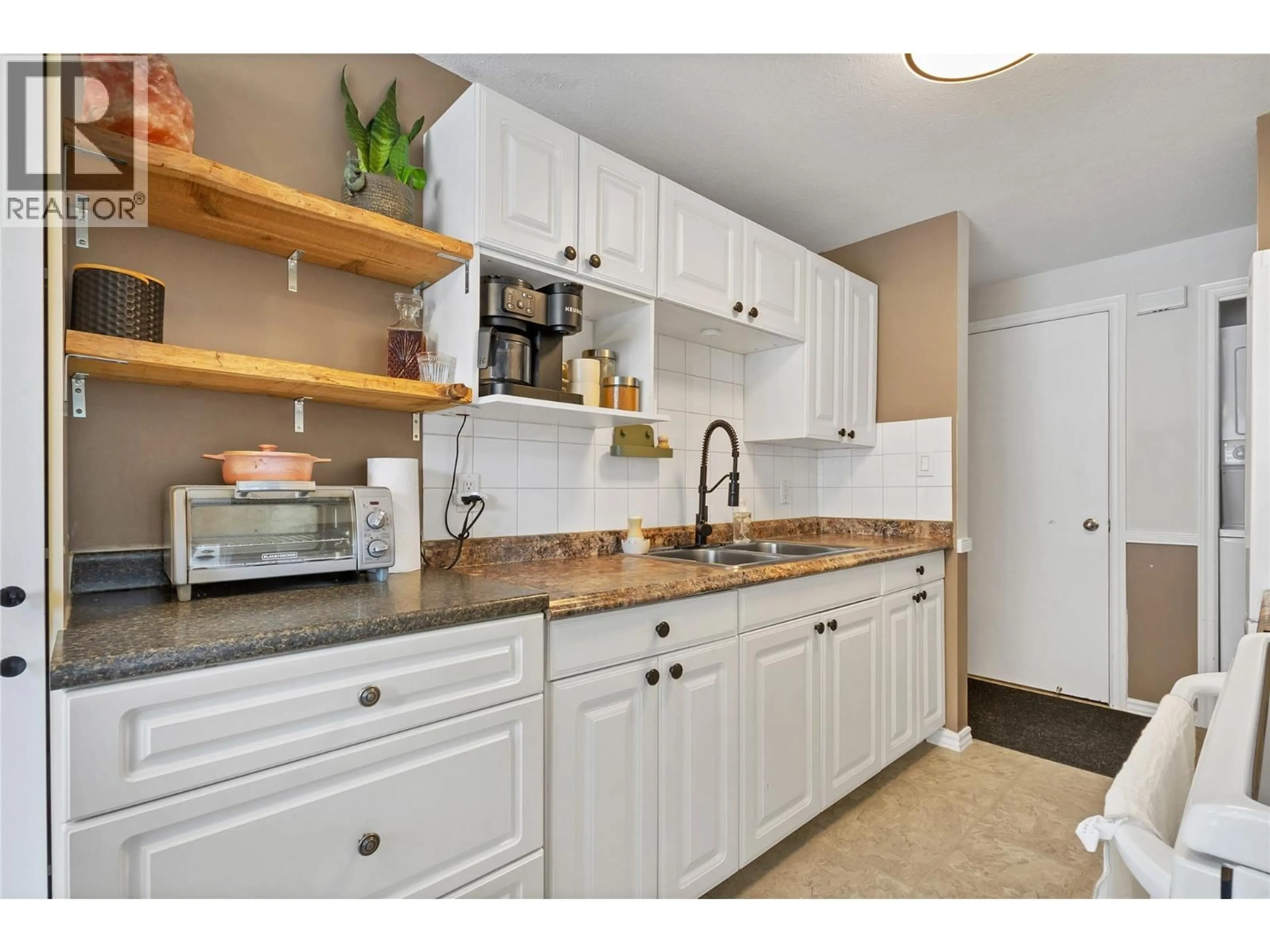 Standard kitchen, unknown for 101 - 4103 ALEXIS PARK DRIVE, Vernon British Columbia V1T6H2