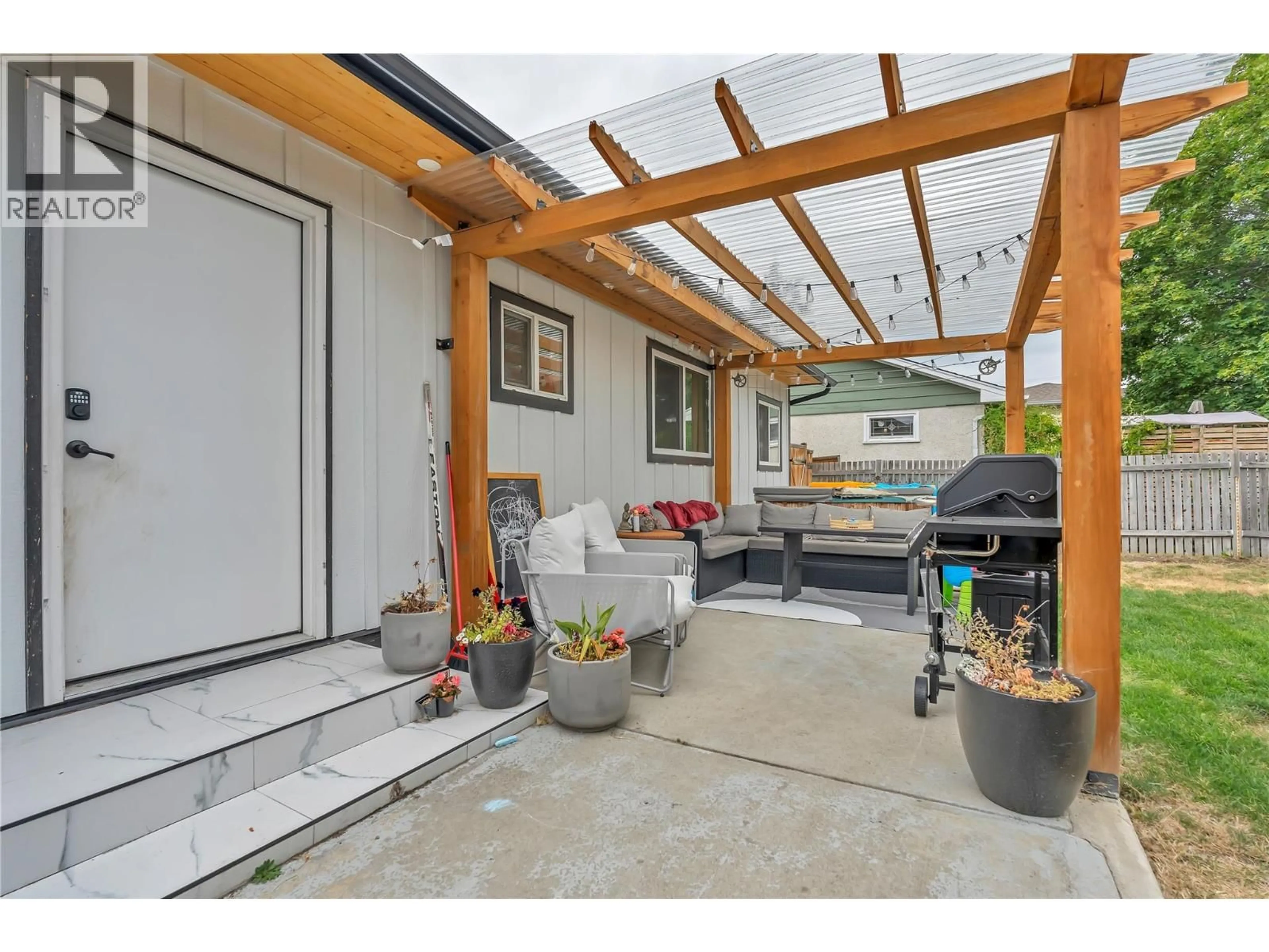 Patio, street for 972 KILWINNING STREET, Penticton British Columbia V2A4N7