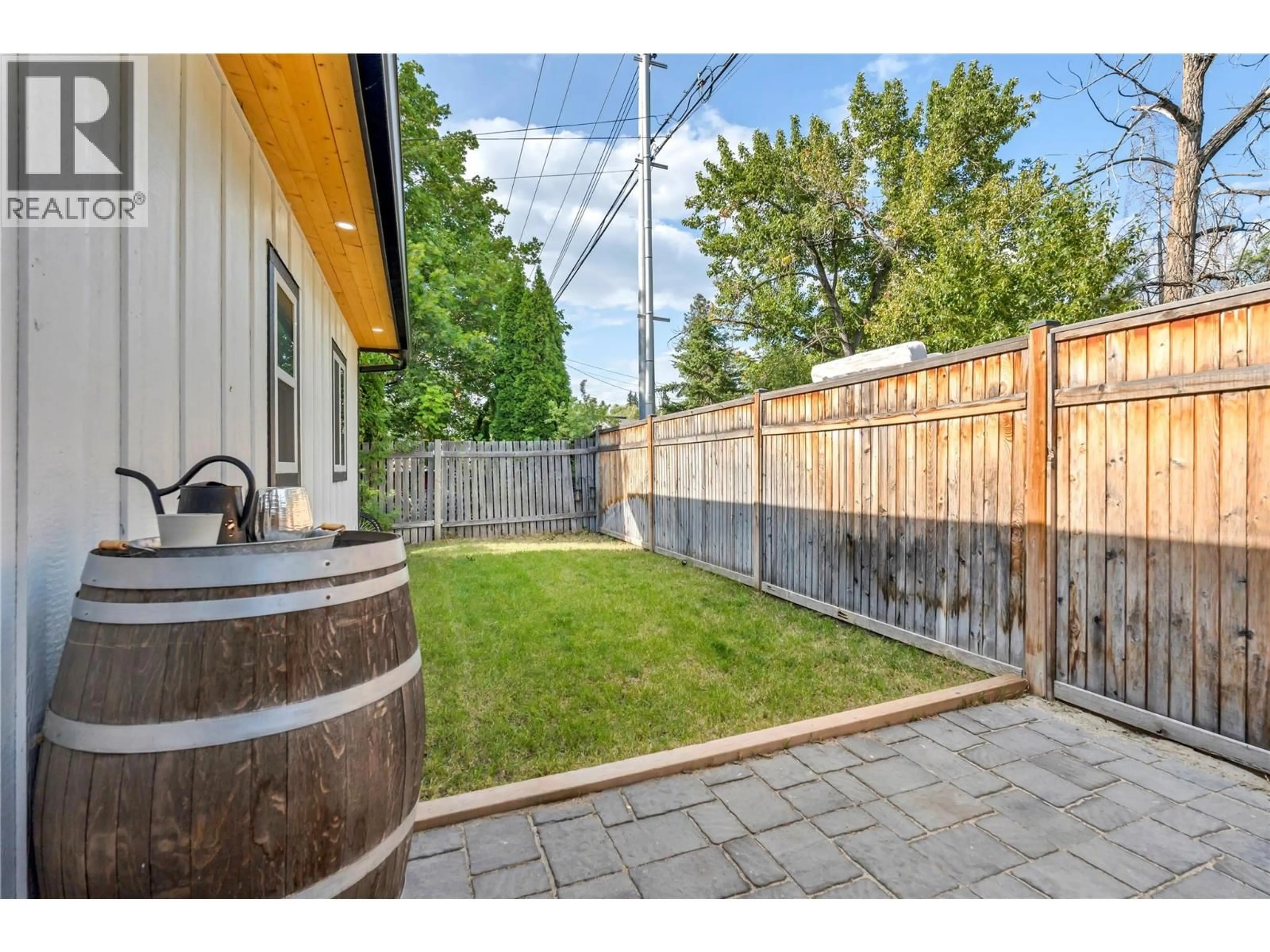 Patio, street for 972 KILWINNING STREET, Penticton British Columbia V2A4N7