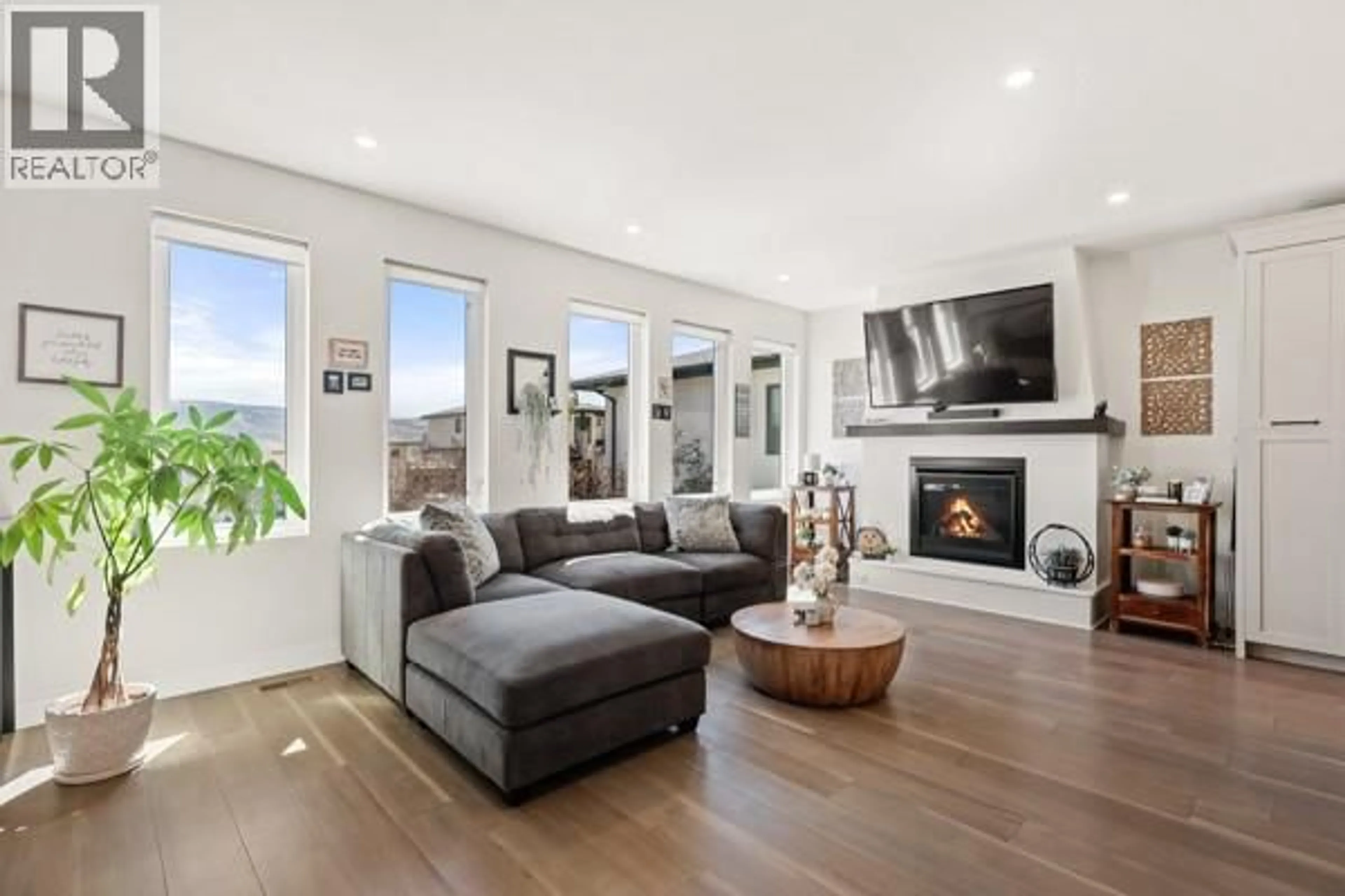 Living room with furniture, unknown for 3637 SILLARO PLACE, Kamloops British Columbia V2H0G9