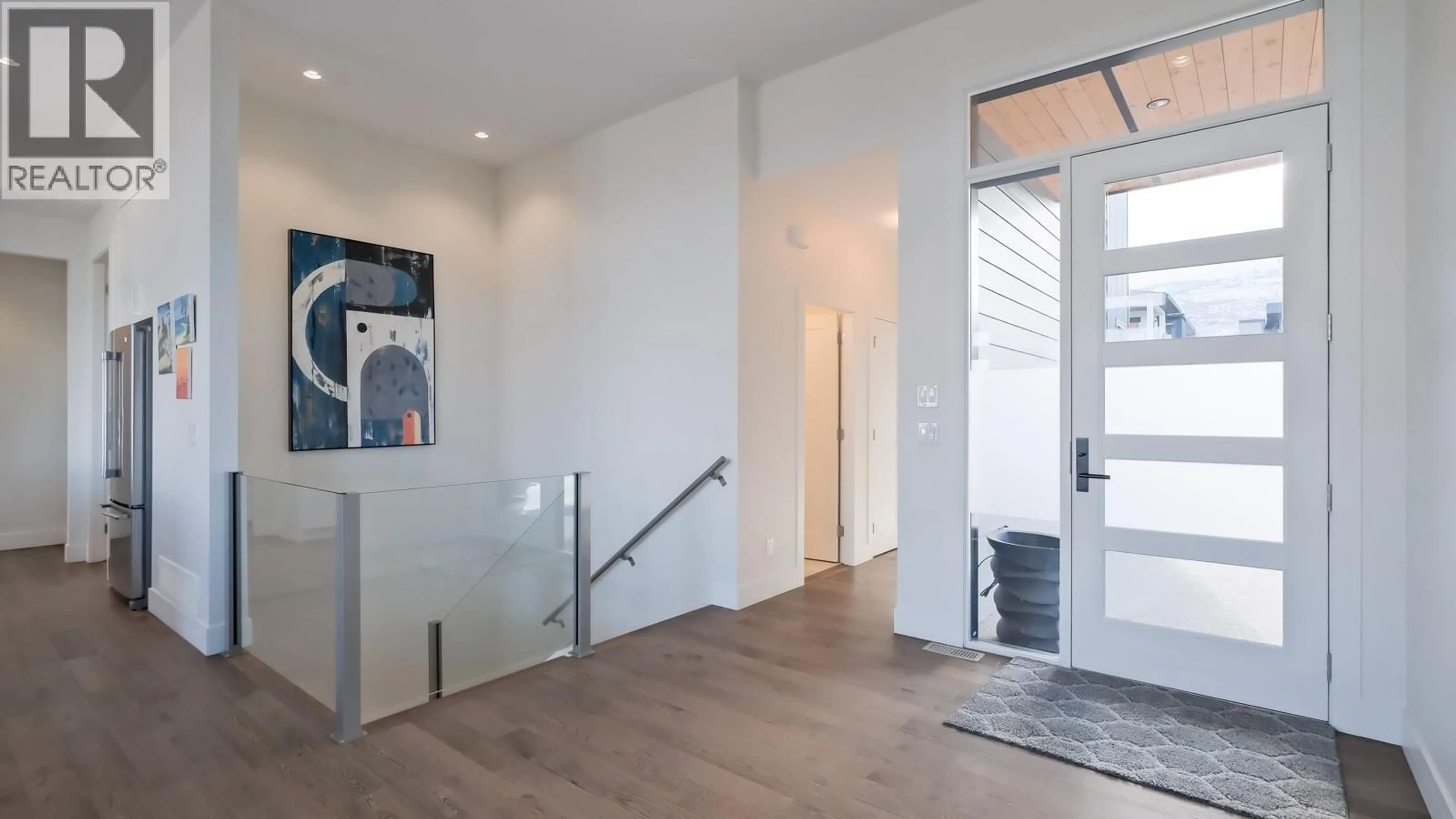 Indoor entryway for 1260 JACK SMITH ROAD, Kelowna British Columbia V1W5N1