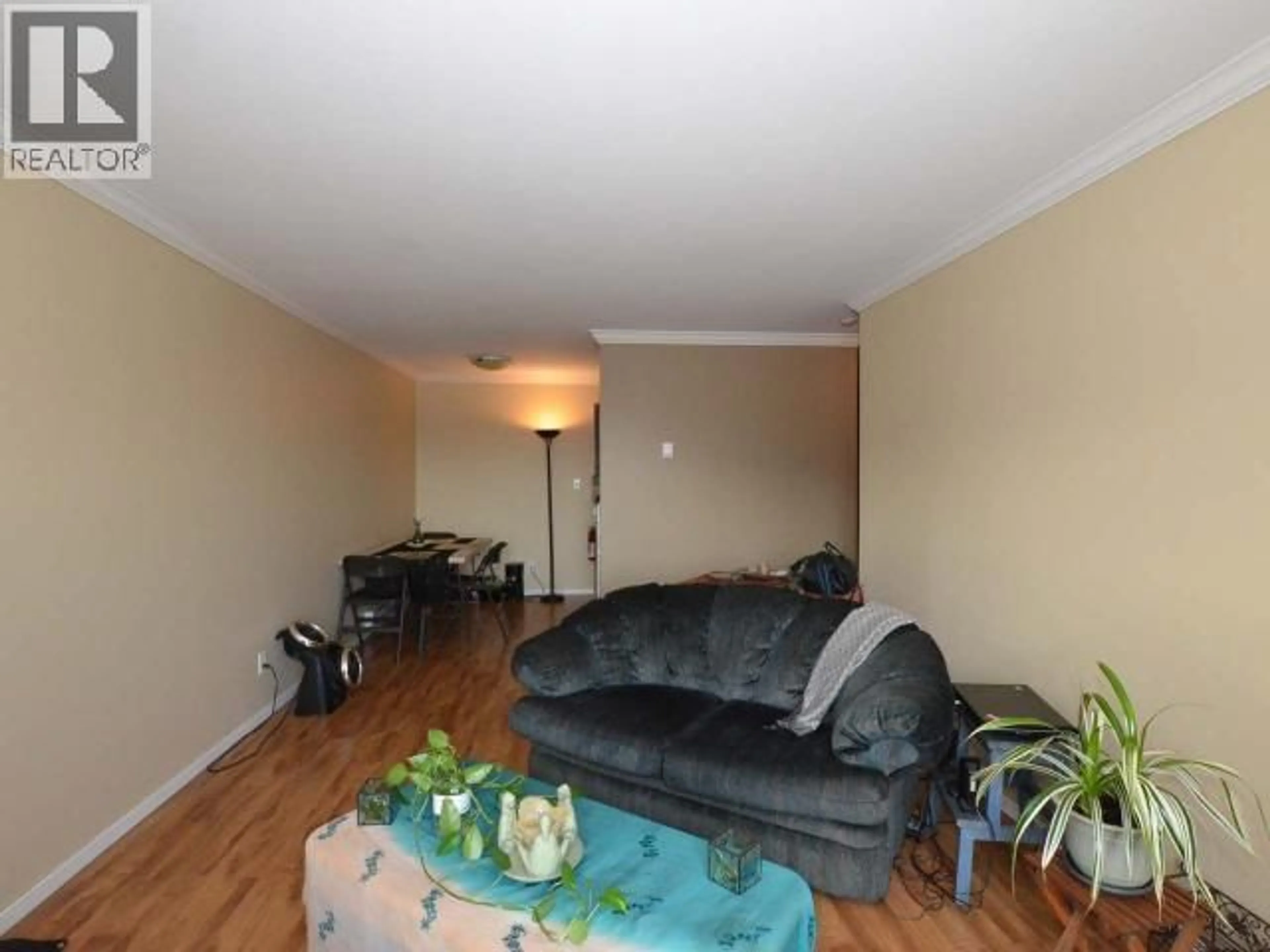Living room with furniture, wood/laminate floor for 304 - 922 DYNES AVENUE, Penticton British Columbia V2A1E8