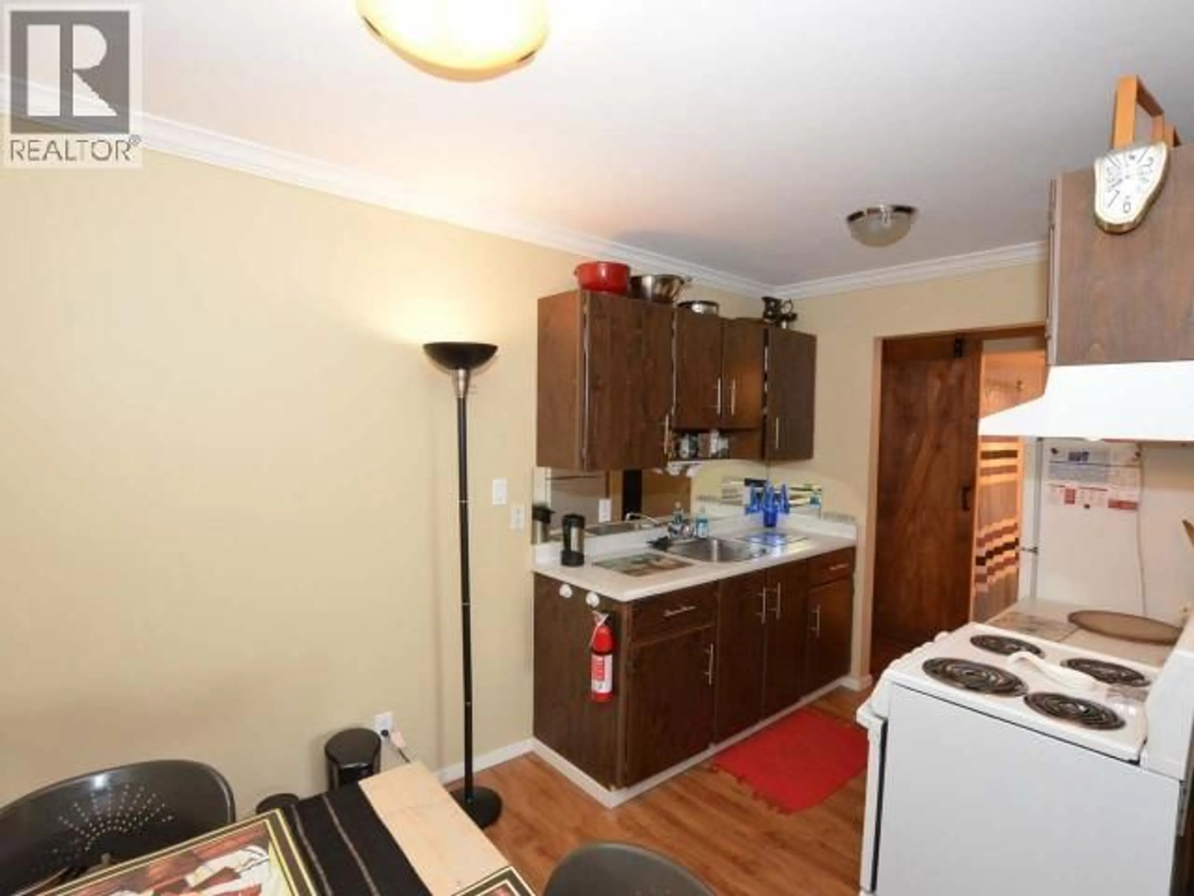 Standard kitchen, unknown for 304 - 922 DYNES AVENUE, Penticton British Columbia V2A1E8