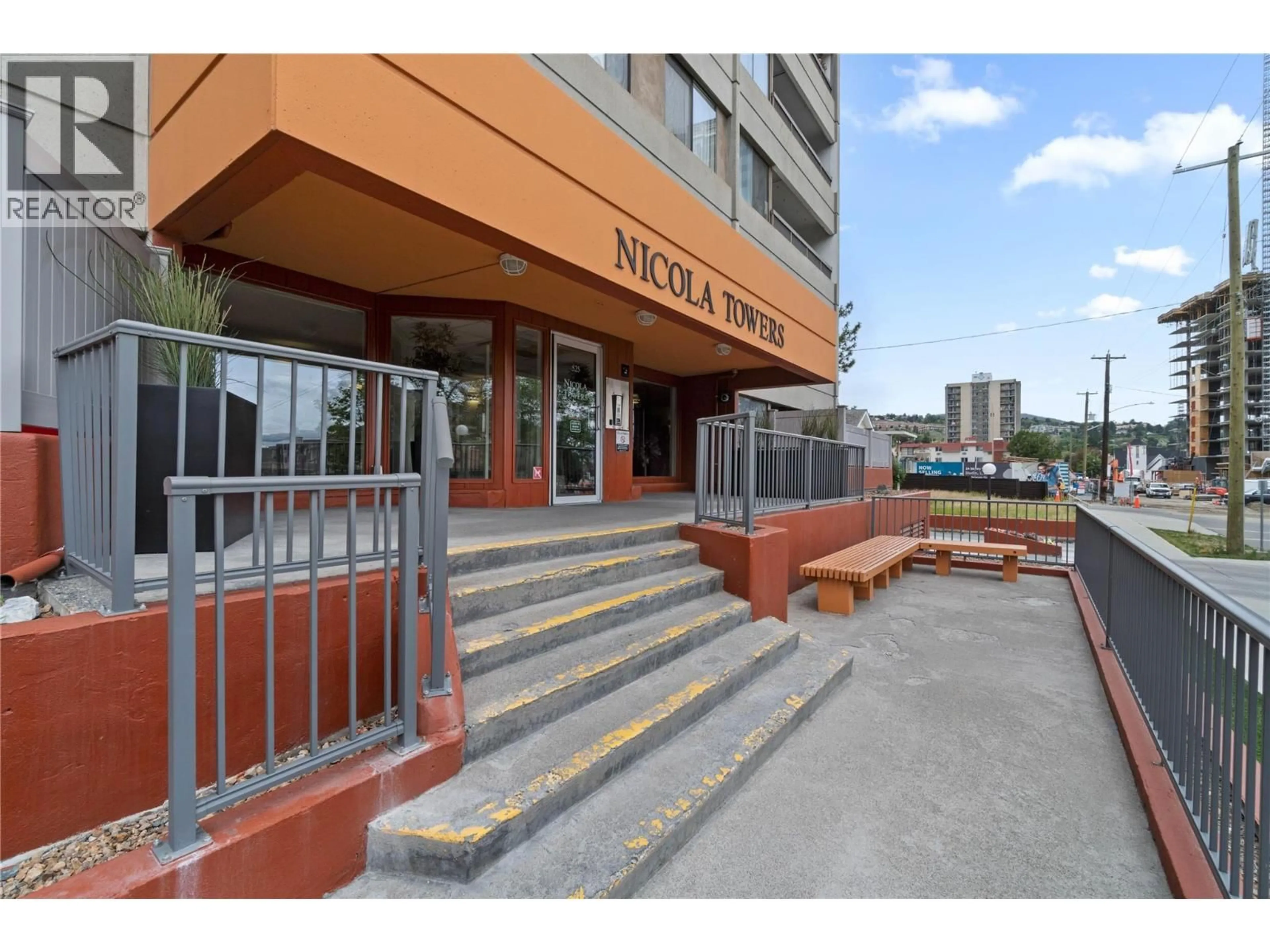 Indoor foyer for 203 - 525 NICOLA STREET, Kamloops British Columbia V2C6J5