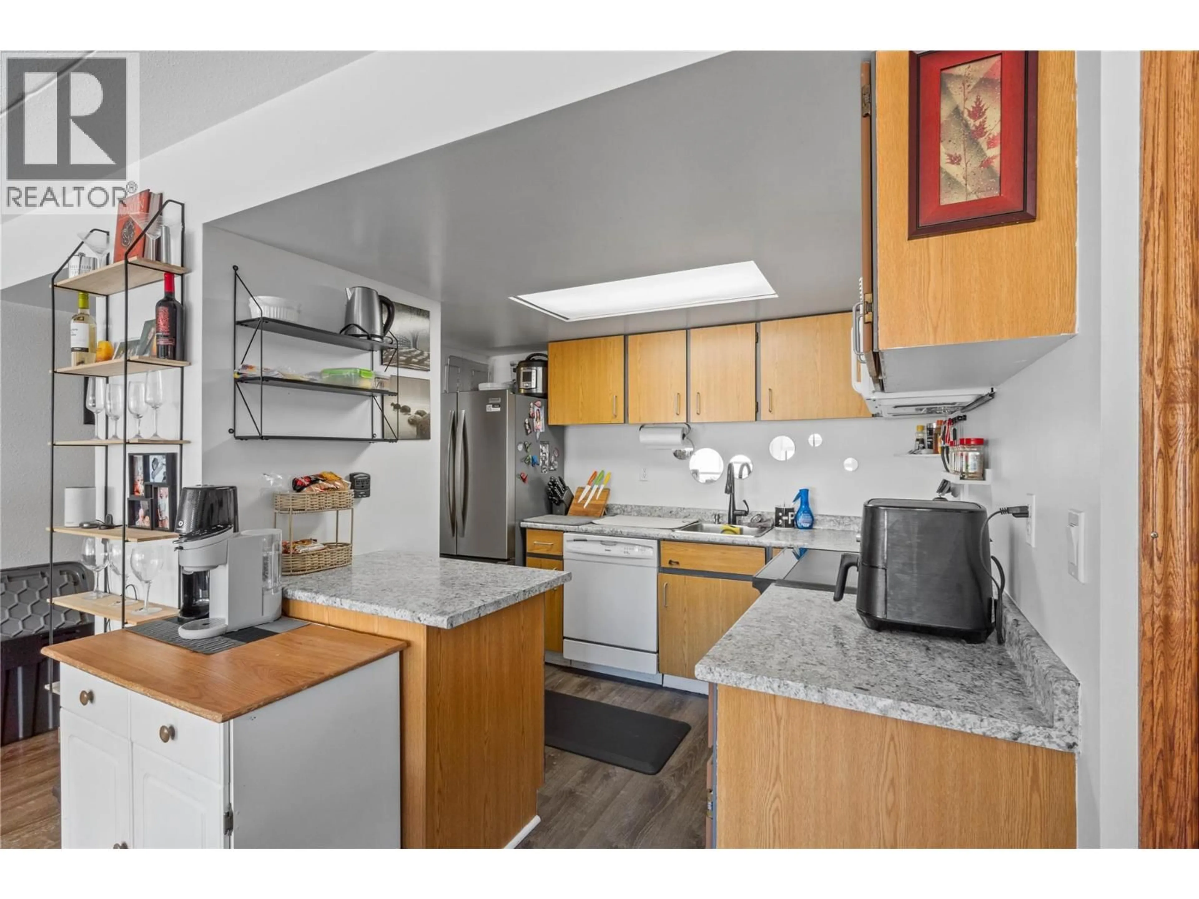 Standard kitchen, unknown for 203 - 525 NICOLA STREET, Kamloops British Columbia V2C6J5
