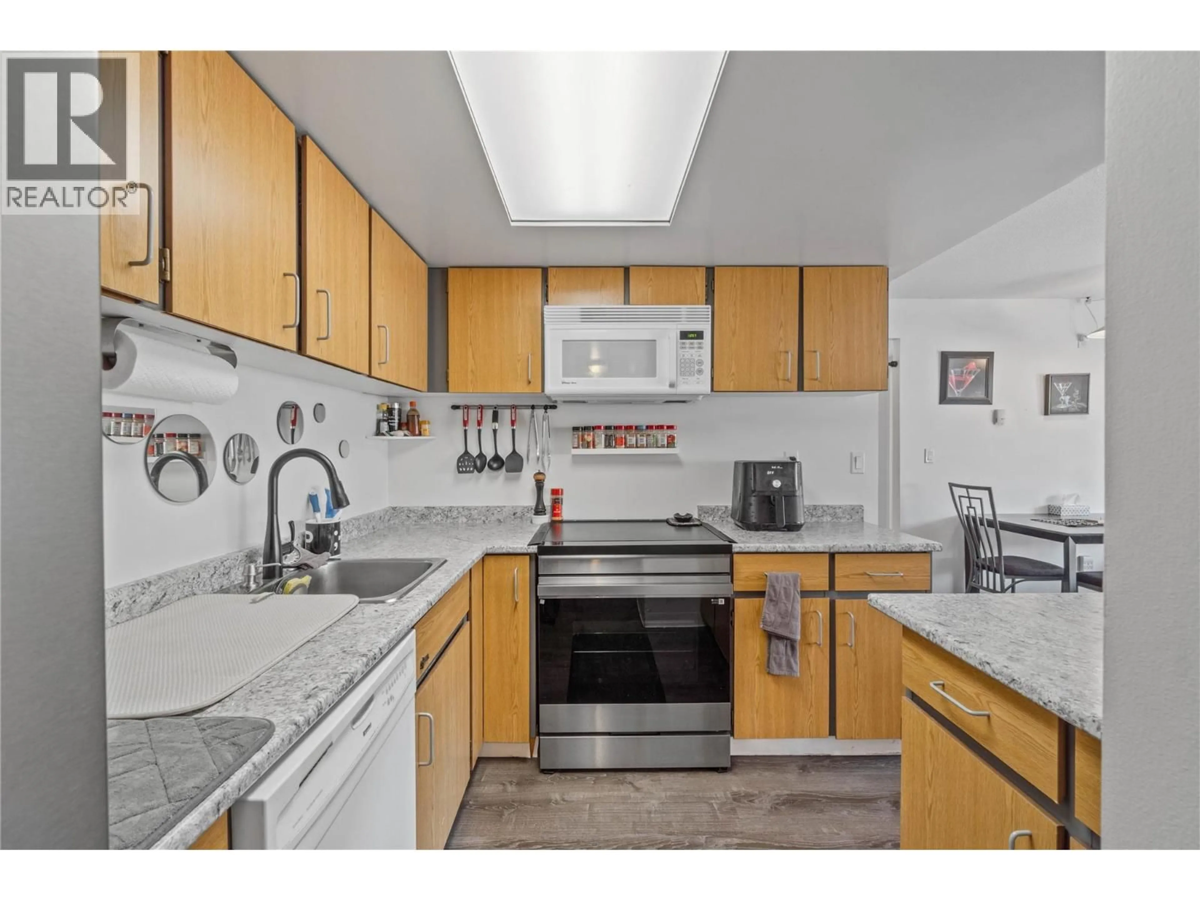 Standard kitchen, unknown for 203 - 525 NICOLA STREET, Kamloops British Columbia V2C6J5