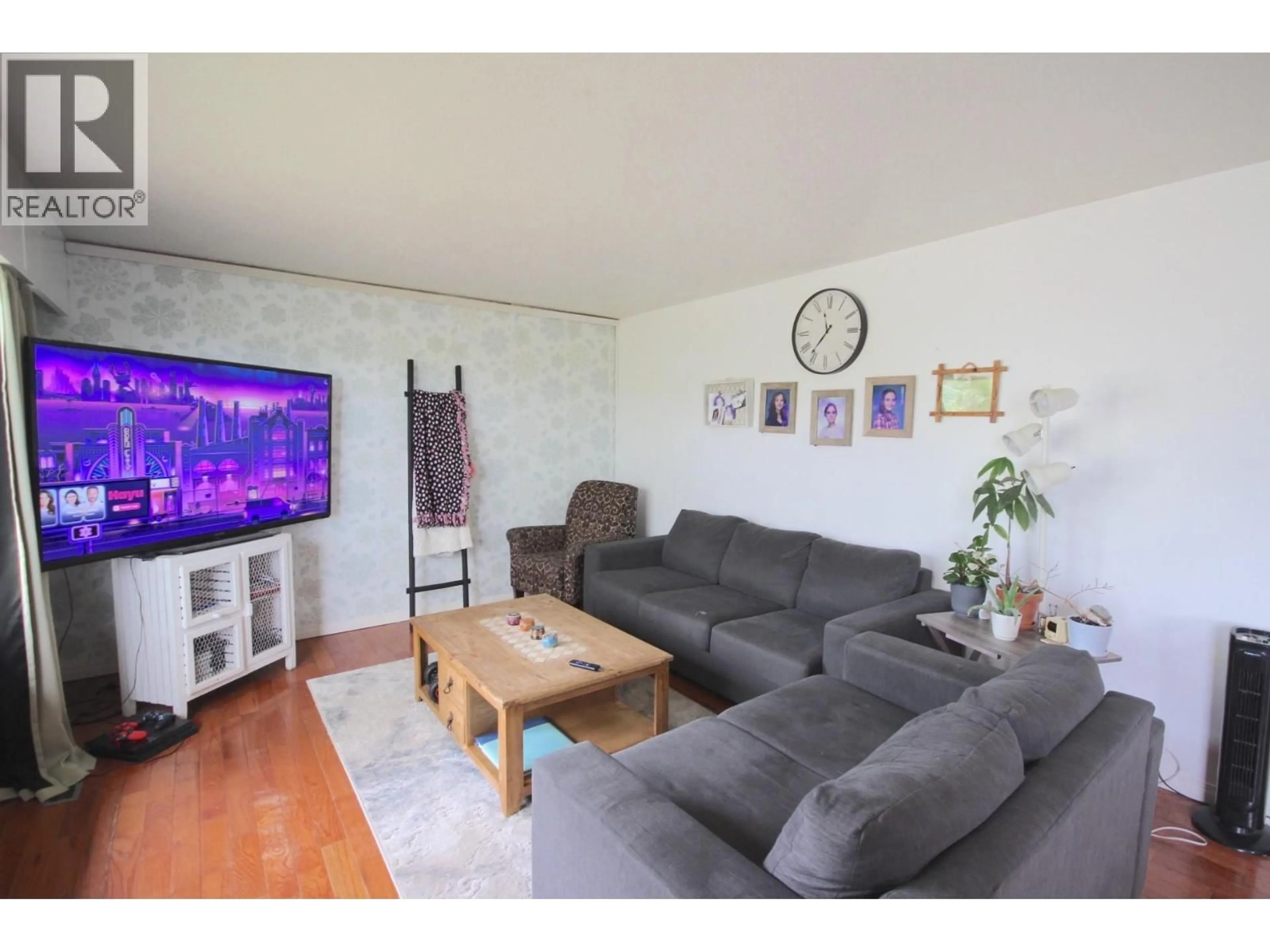 Living room with furniture, wood/laminate floor for 9420 RAVINE DRIVE, Dawson Creek British Columbia V1G3V6