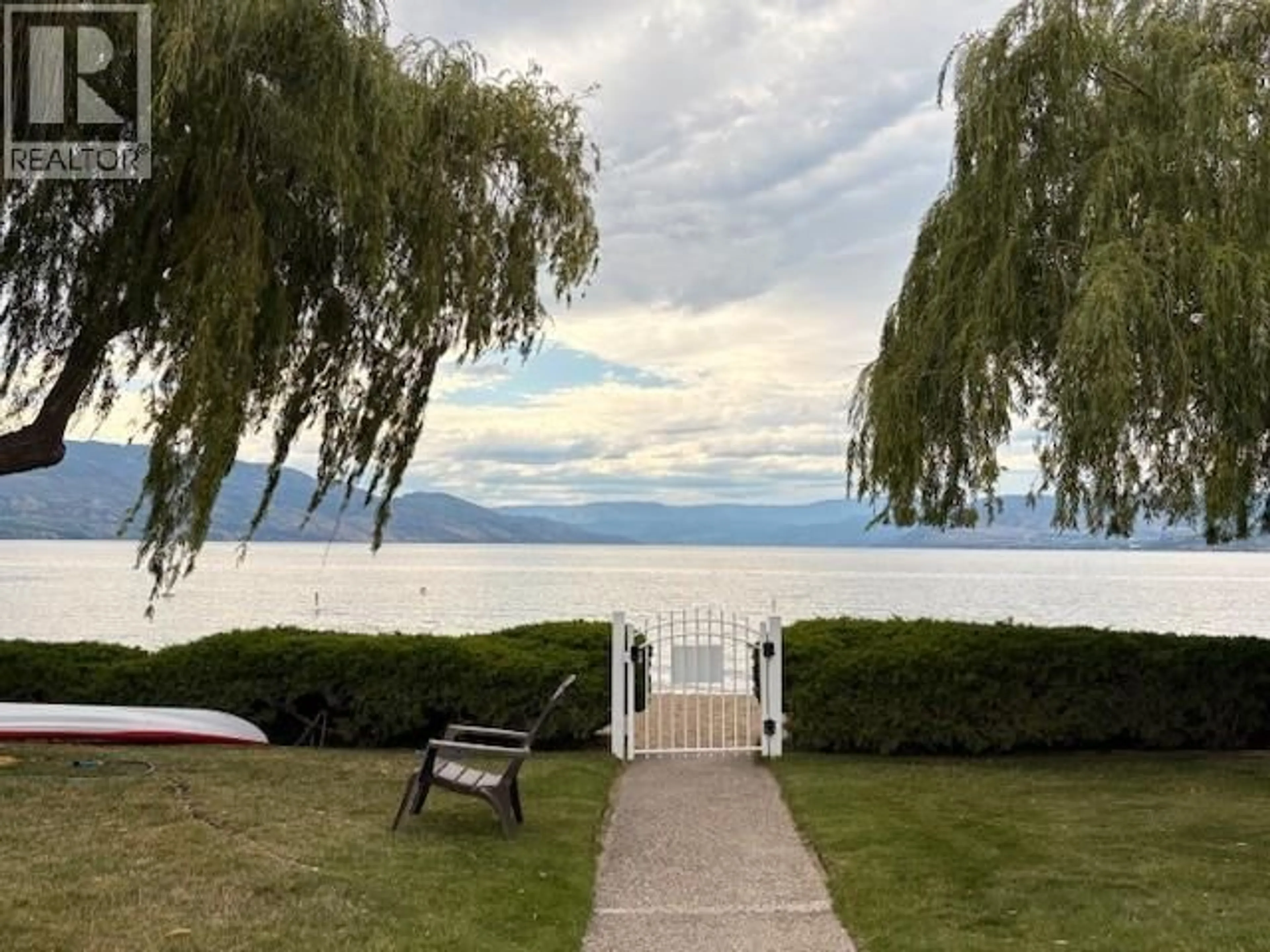 Patio, water/lake/river/ocean view for 301 - 4004 BLUEBIRD ROAD, Kelowna British Columbia V1W1X6