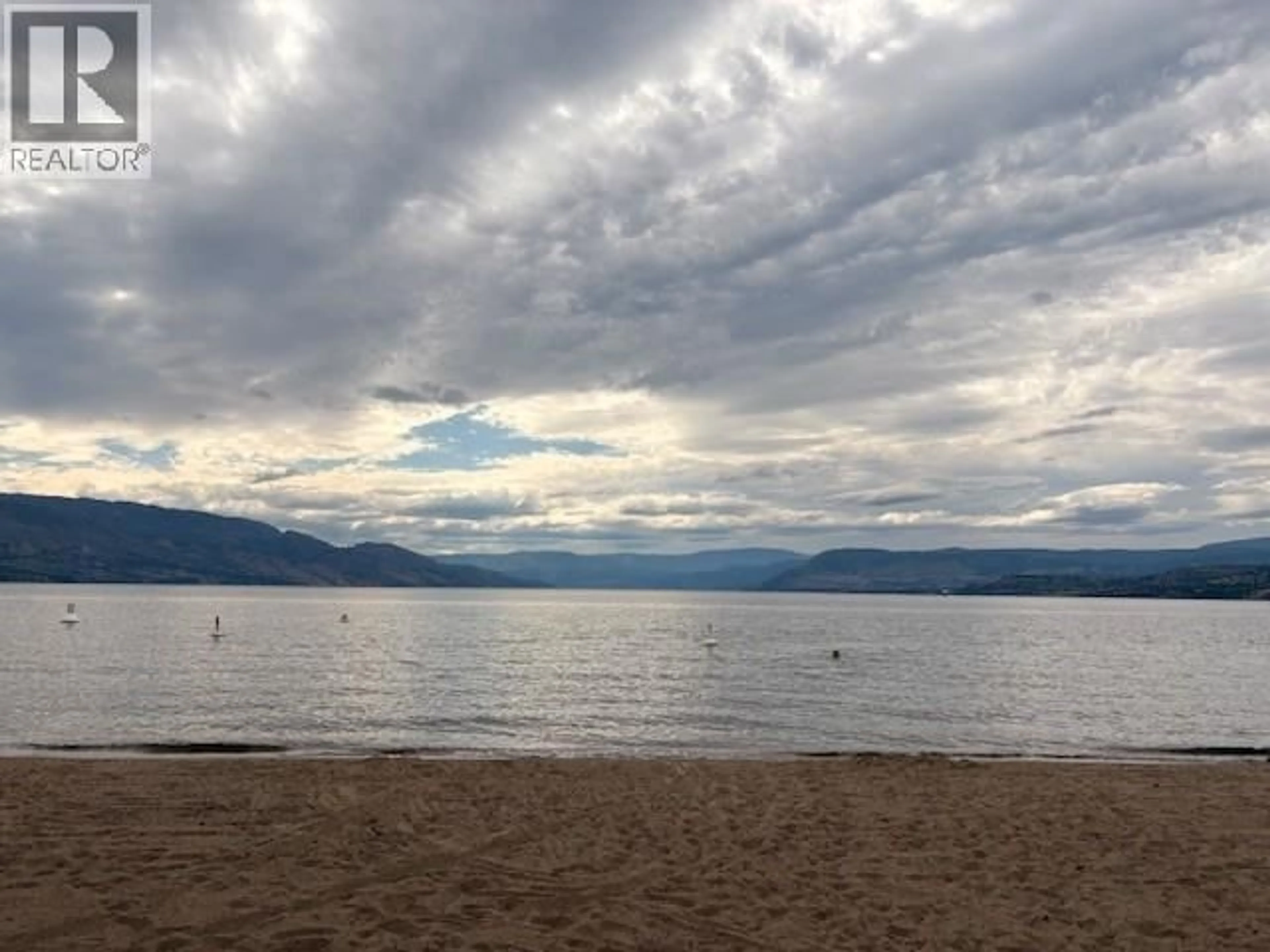 Blurry image for 301 - 4004 BLUEBIRD ROAD, Kelowna British Columbia V1W1X6