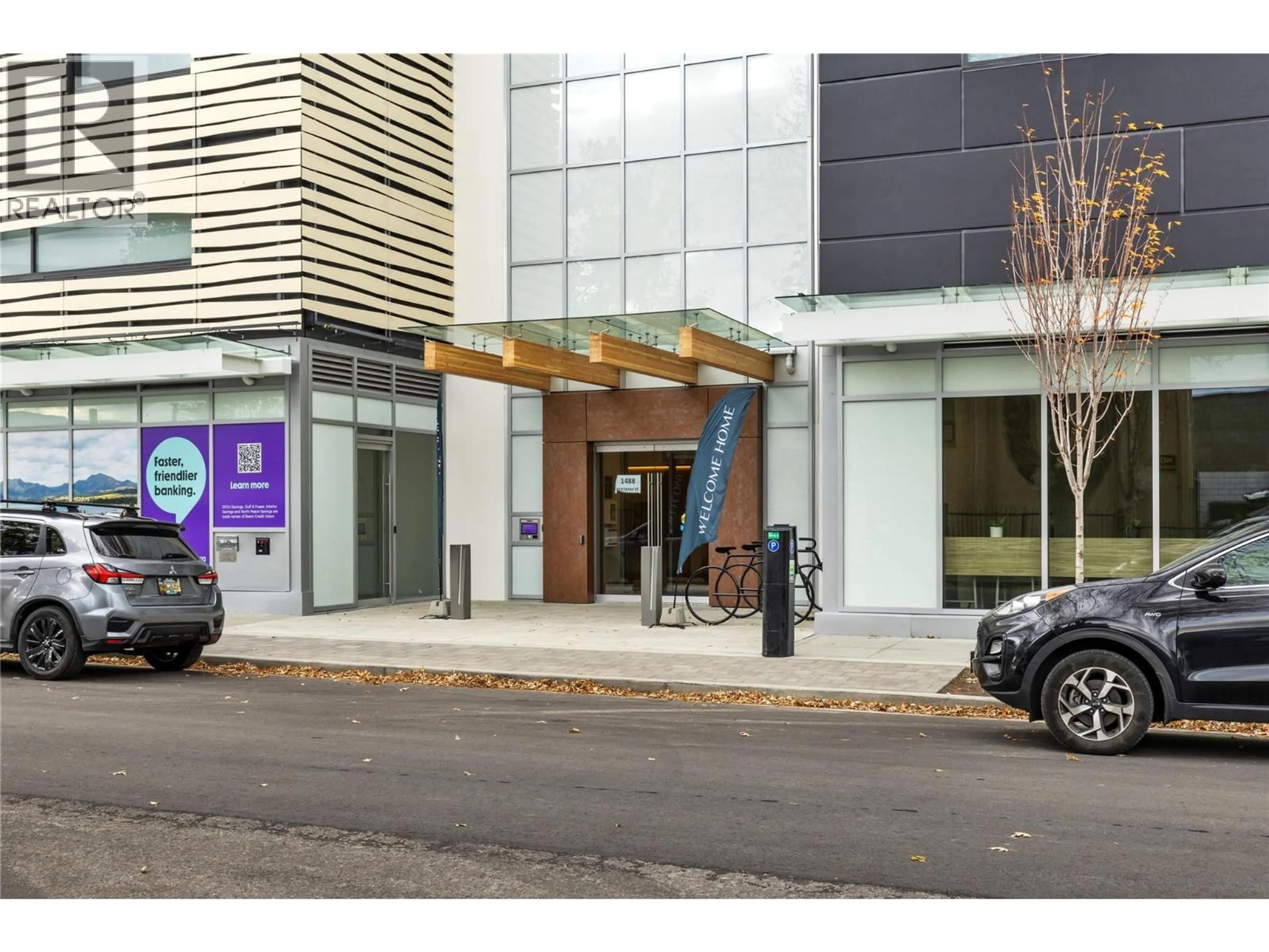 Indoor foyer for 3306 - 1488 BERTRAM STREET, Kelowna British Columbia V1Y0M6