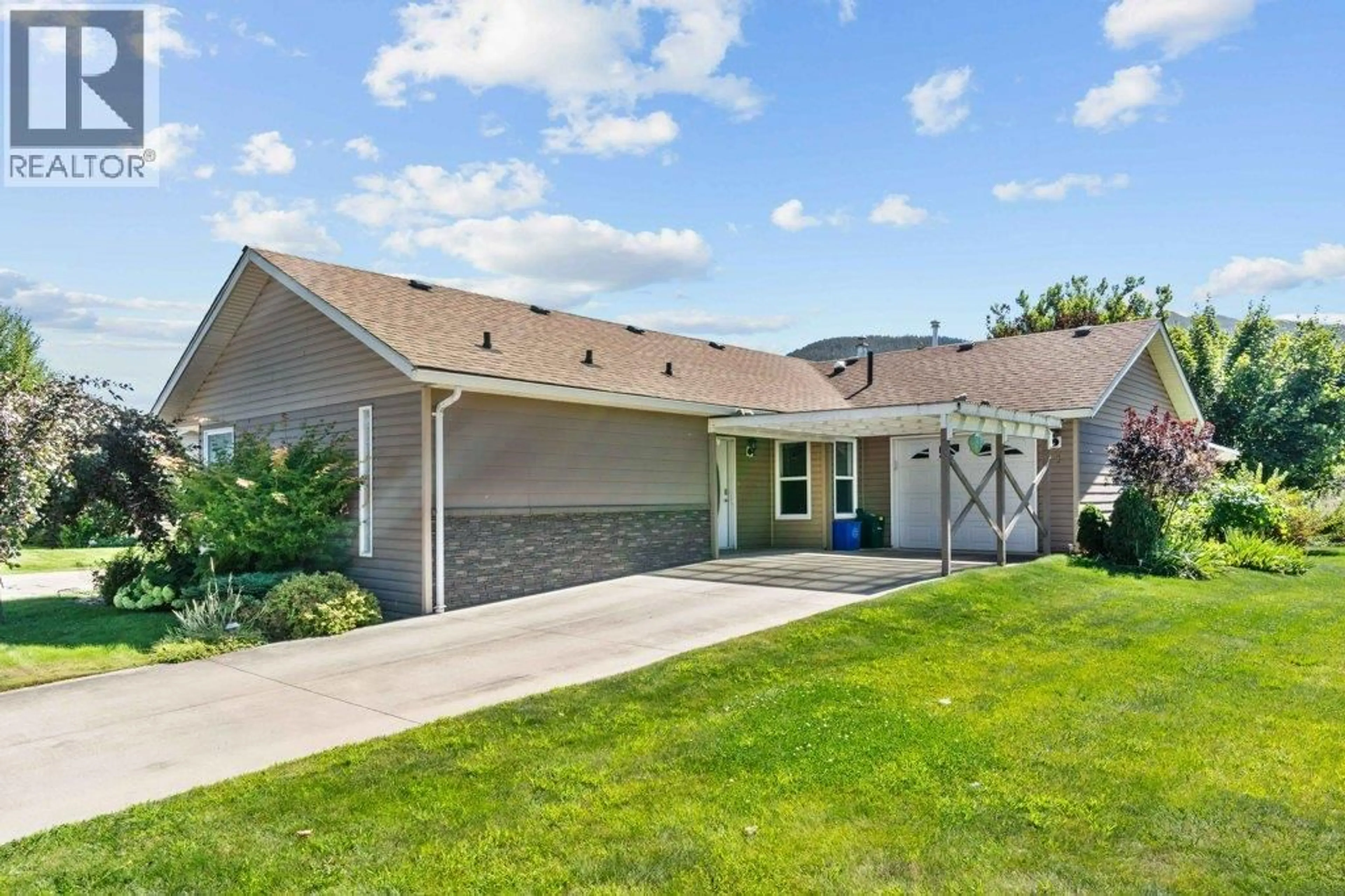 Home with vinyl exterior material, street for 21 - 601 BEATTY AVENUE NORTHWEST, Salmon Arm British Columbia V1E3J6