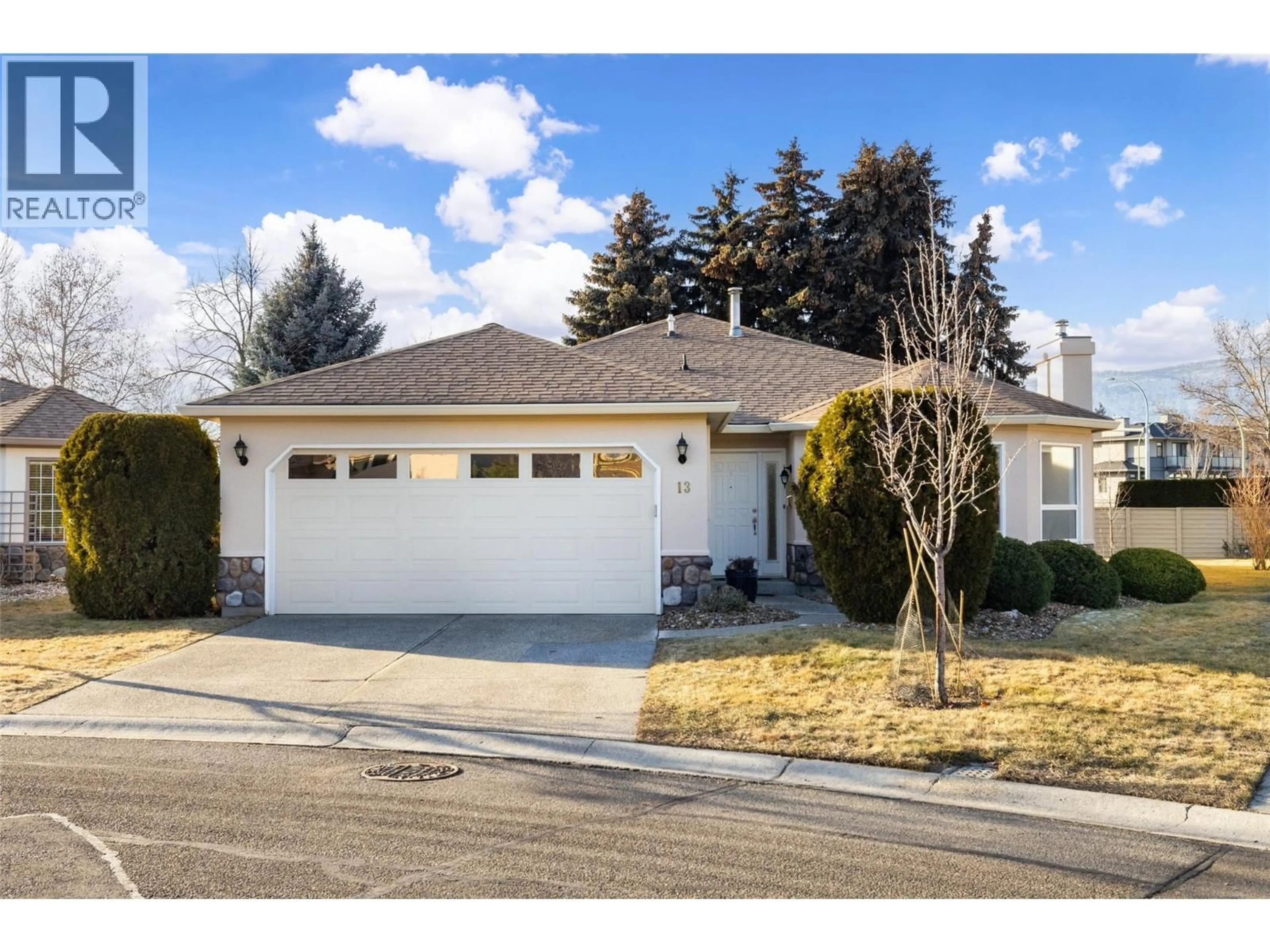 Home with vinyl exterior material, street for 13 - 1201 CAMERON AVENUE, Kelowna British Columbia V1Y9H1