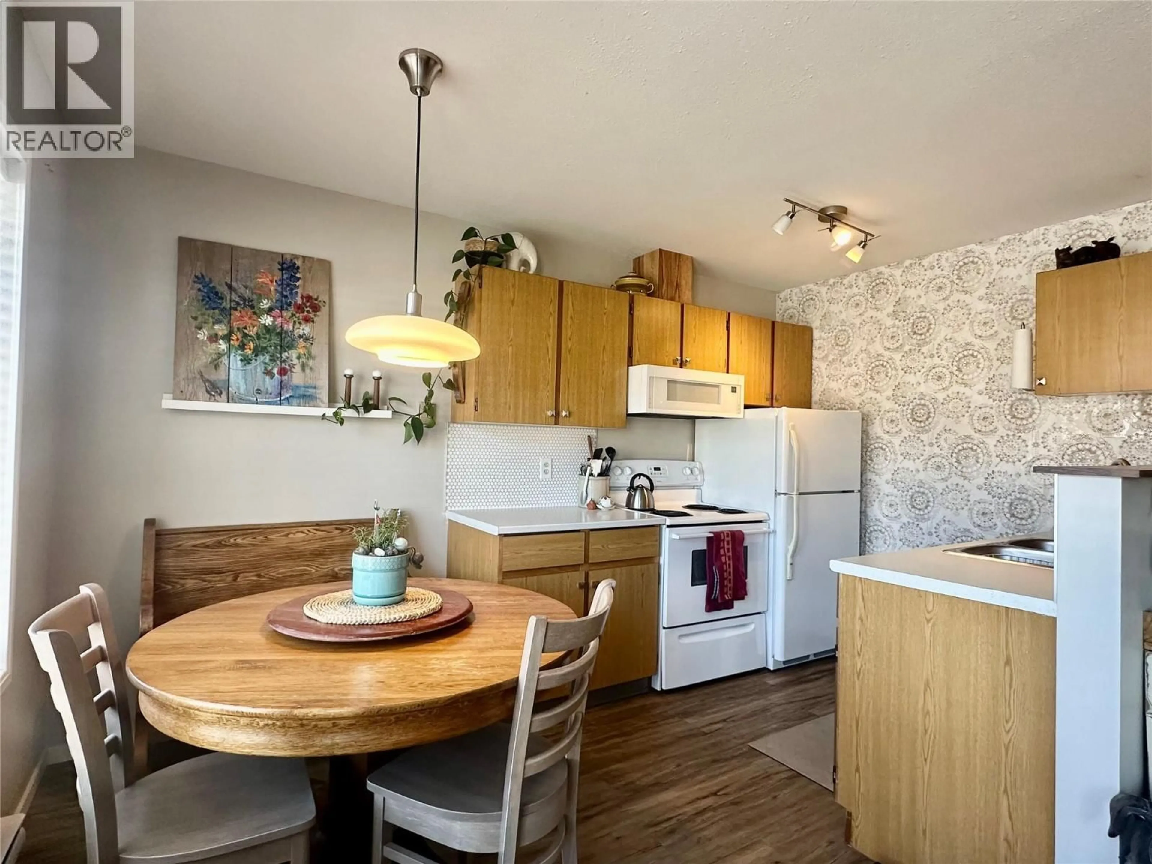 Standard kitchen, wood/laminate floor for 5 - 5869 MAIN STREET, Oliver British Columbia V0H1T0