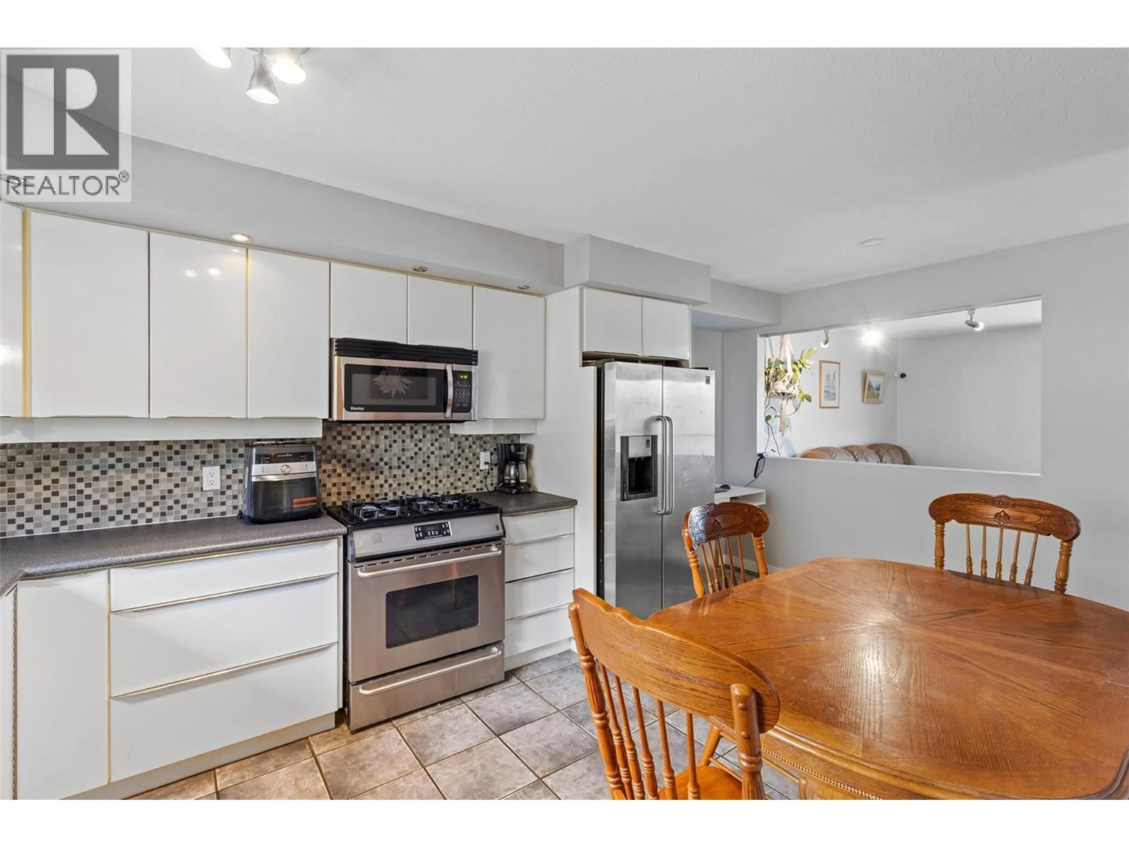 Standard kitchen, ceramic/tile floor for 865 MCQUEEN DRIVE, Kamloops British Columbia V2B7X8