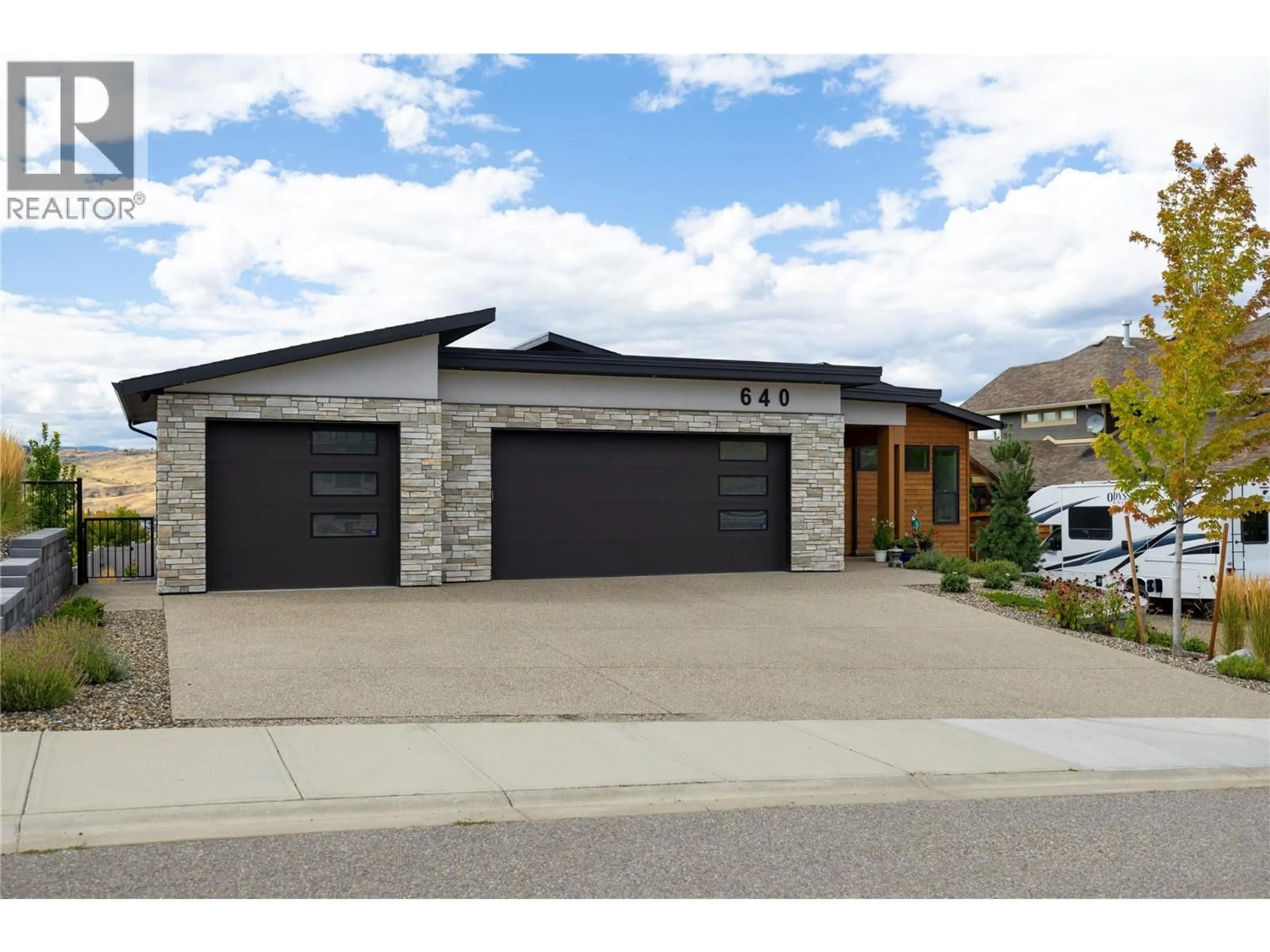 Indoor garage for 640 MT. IDA CRESCENT, Coldstream British Columbia V1B4G3