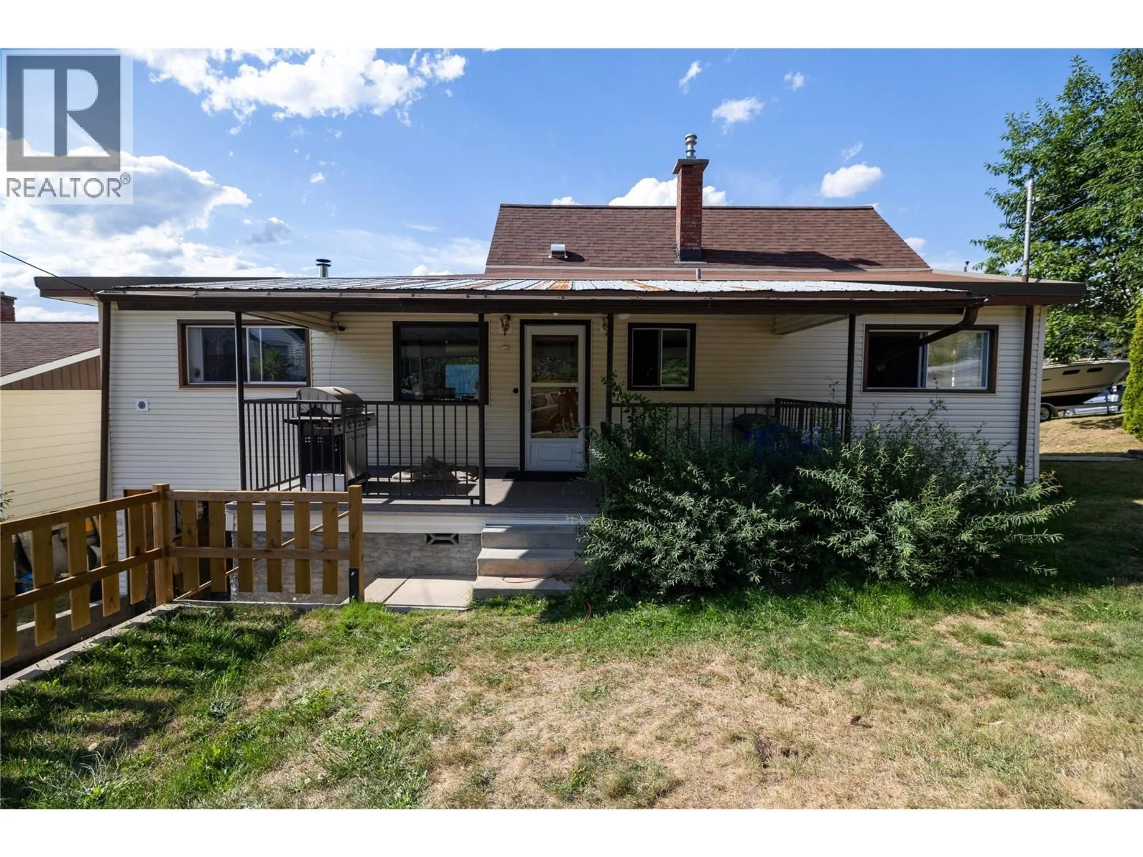 A pic from outside/outdoor area/front of a property/back of a property/a pic from drone, street for 1324 CEDAR STREET, Nelson British Columbia V1L2E8