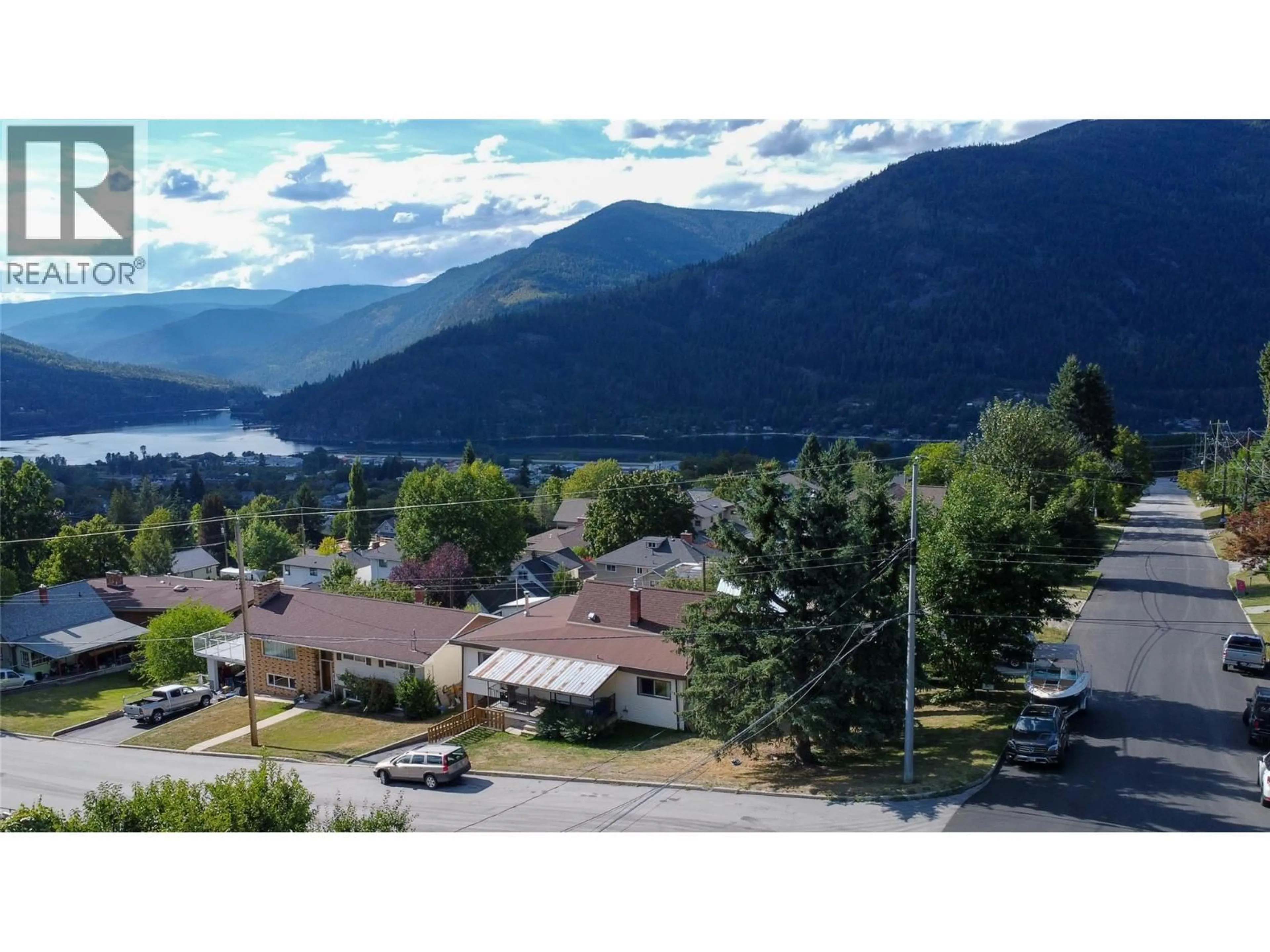 A pic from outside/outdoor area/front of a property/back of a property/a pic from drone, mountain view for 1324 CEDAR STREET, Nelson British Columbia V1L2E8