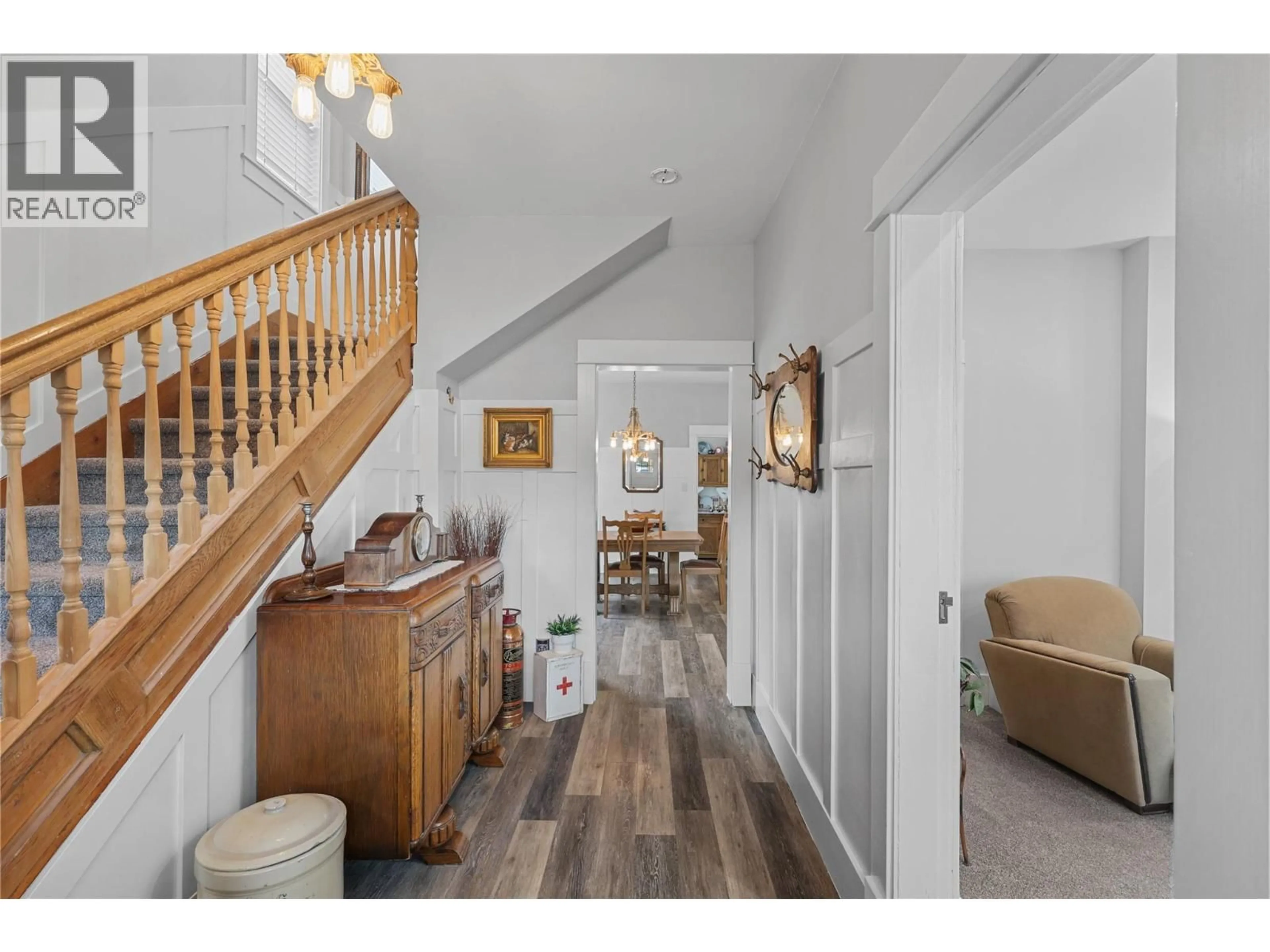 Indoor entryway for 716 COLUMBIA STREET, Kamloops British Columbia V2C3A6