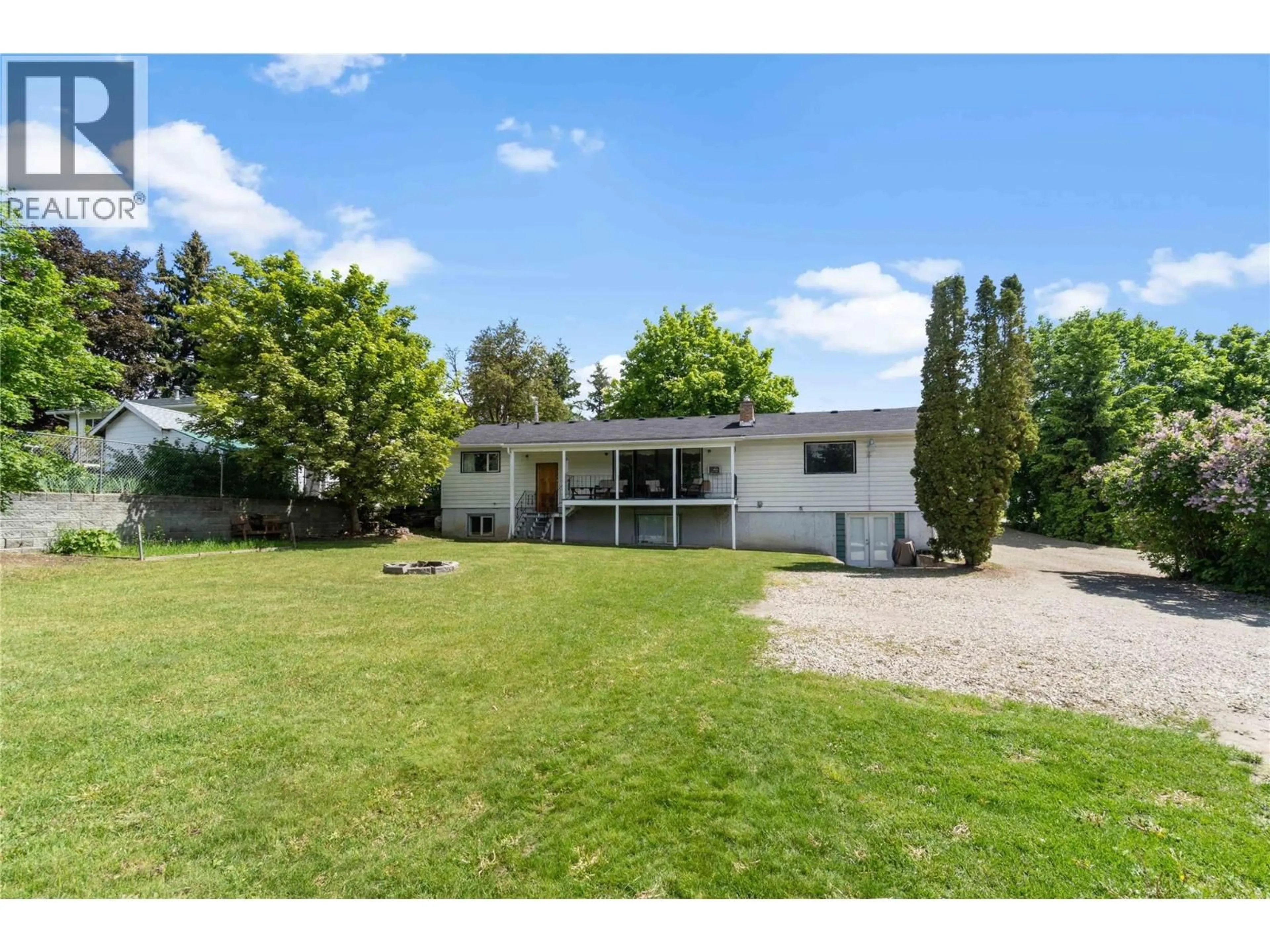 A pic from outside/outdoor area/front of a property/back of a property/a pic from drone, unknown for 2941 30 STREET NORTHEAST, Salmon Arm British Columbia V1E3G7