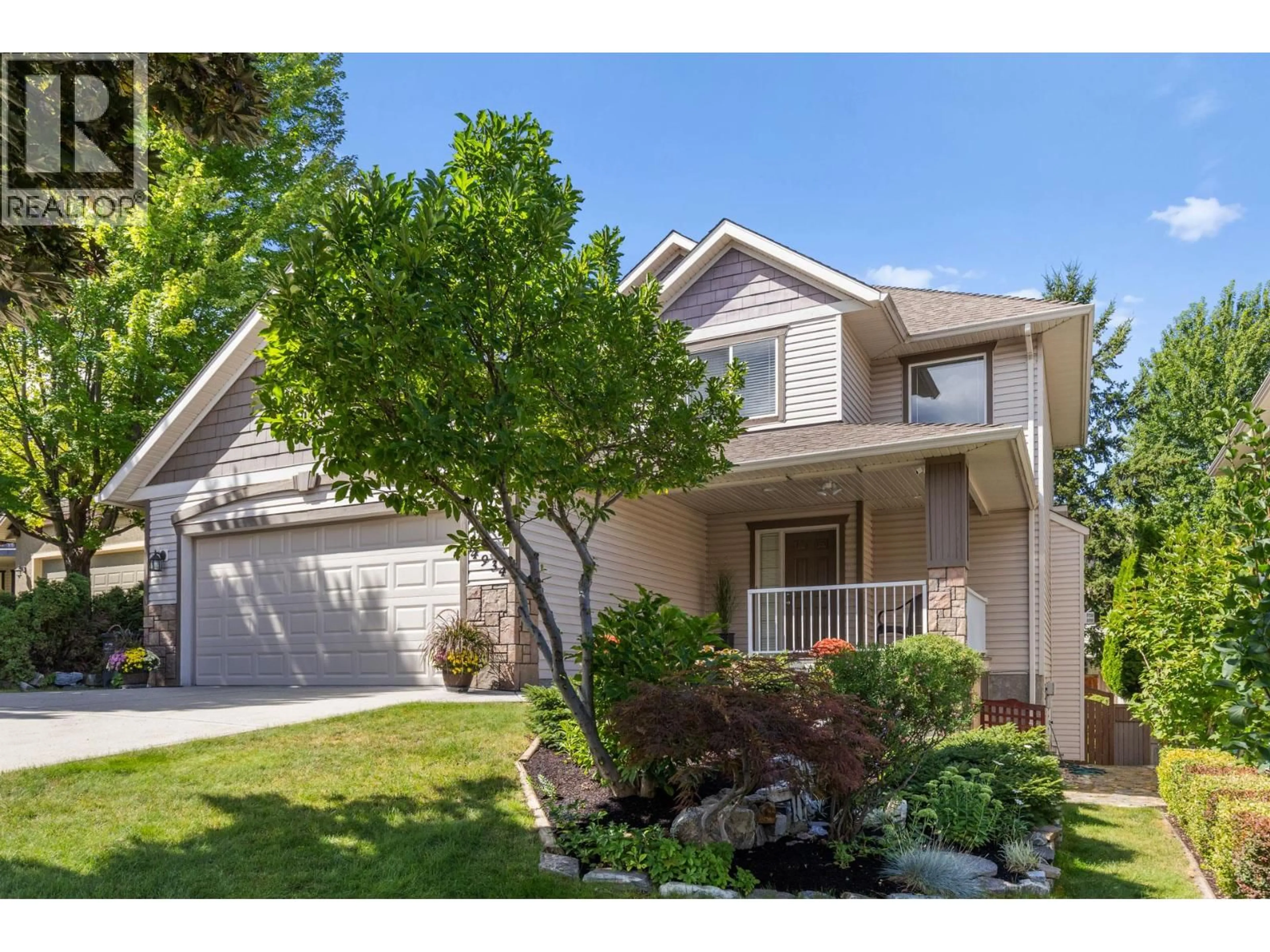 Home with vinyl exterior material, street for 4934 HASKINS COURT, Kelowna British Columbia V1W5B5