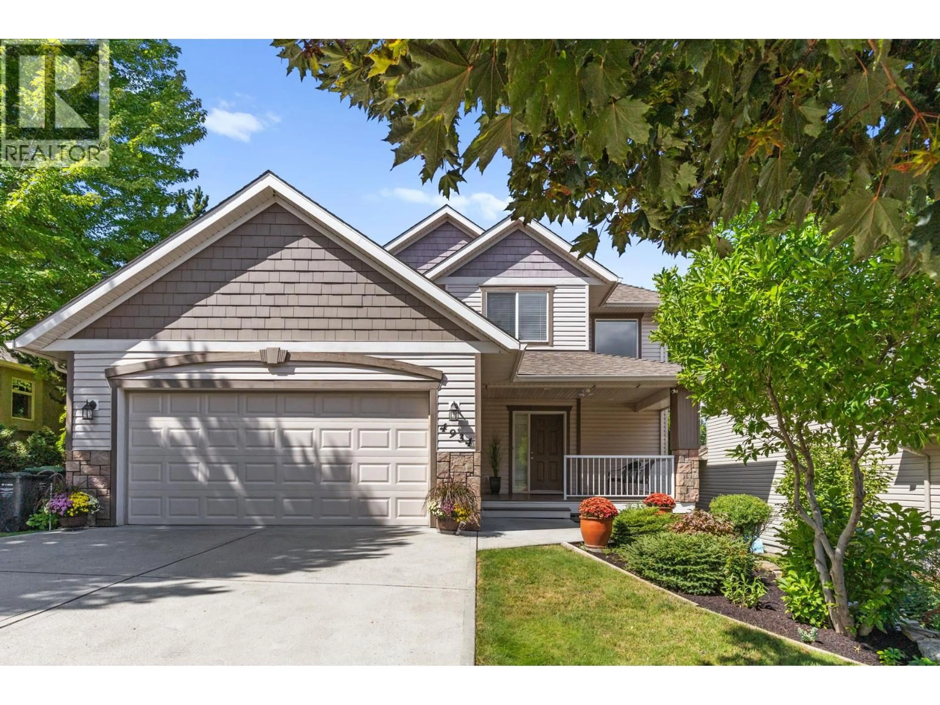 Home with vinyl exterior material, street for 4934 HASKINS COURT, Kelowna British Columbia V1W5B5