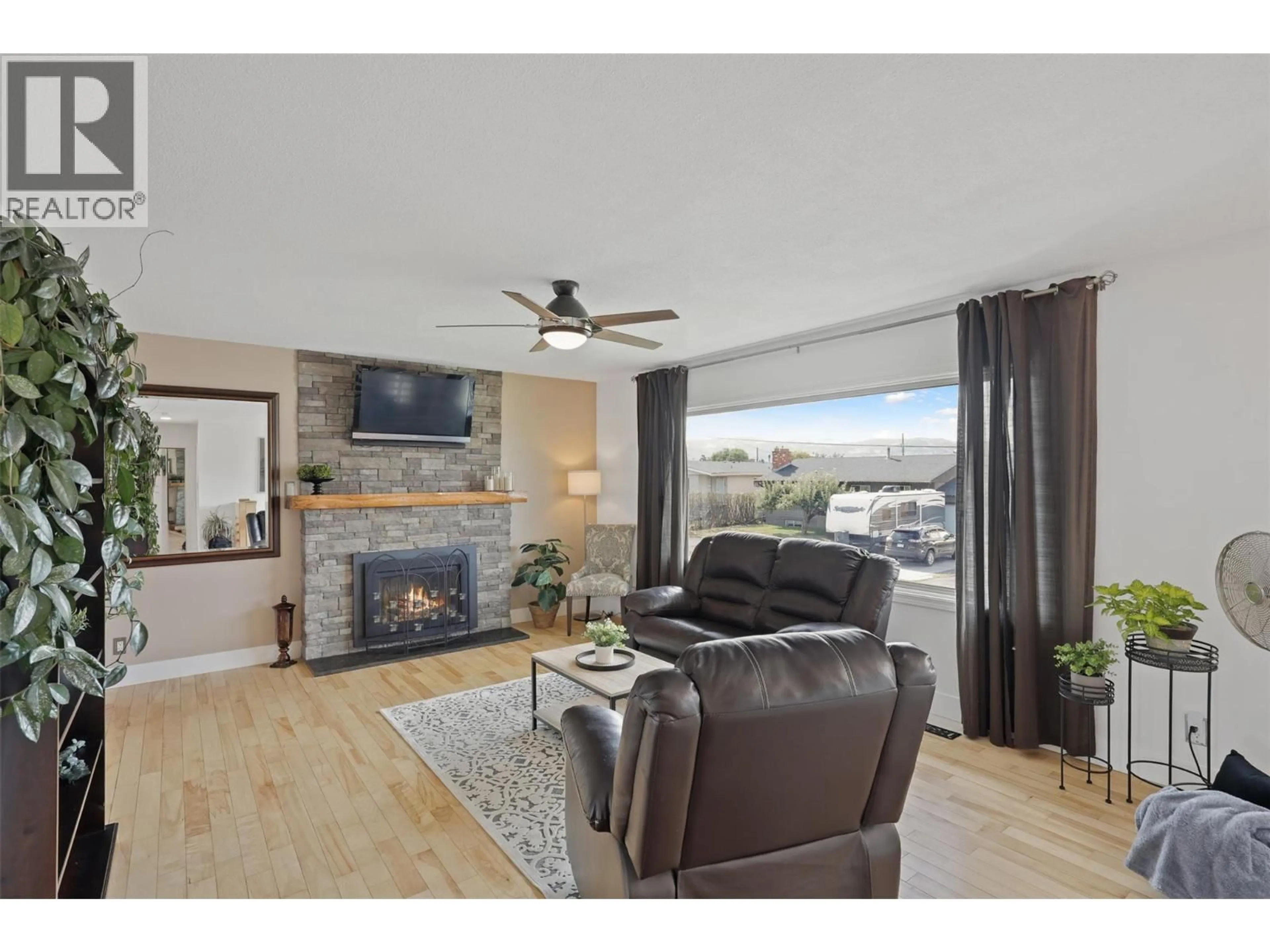 Living room with furniture, wood/laminate floor for 1278 KIMBERLEY CRESCENT, Kamloops British Columbia V2B3B7