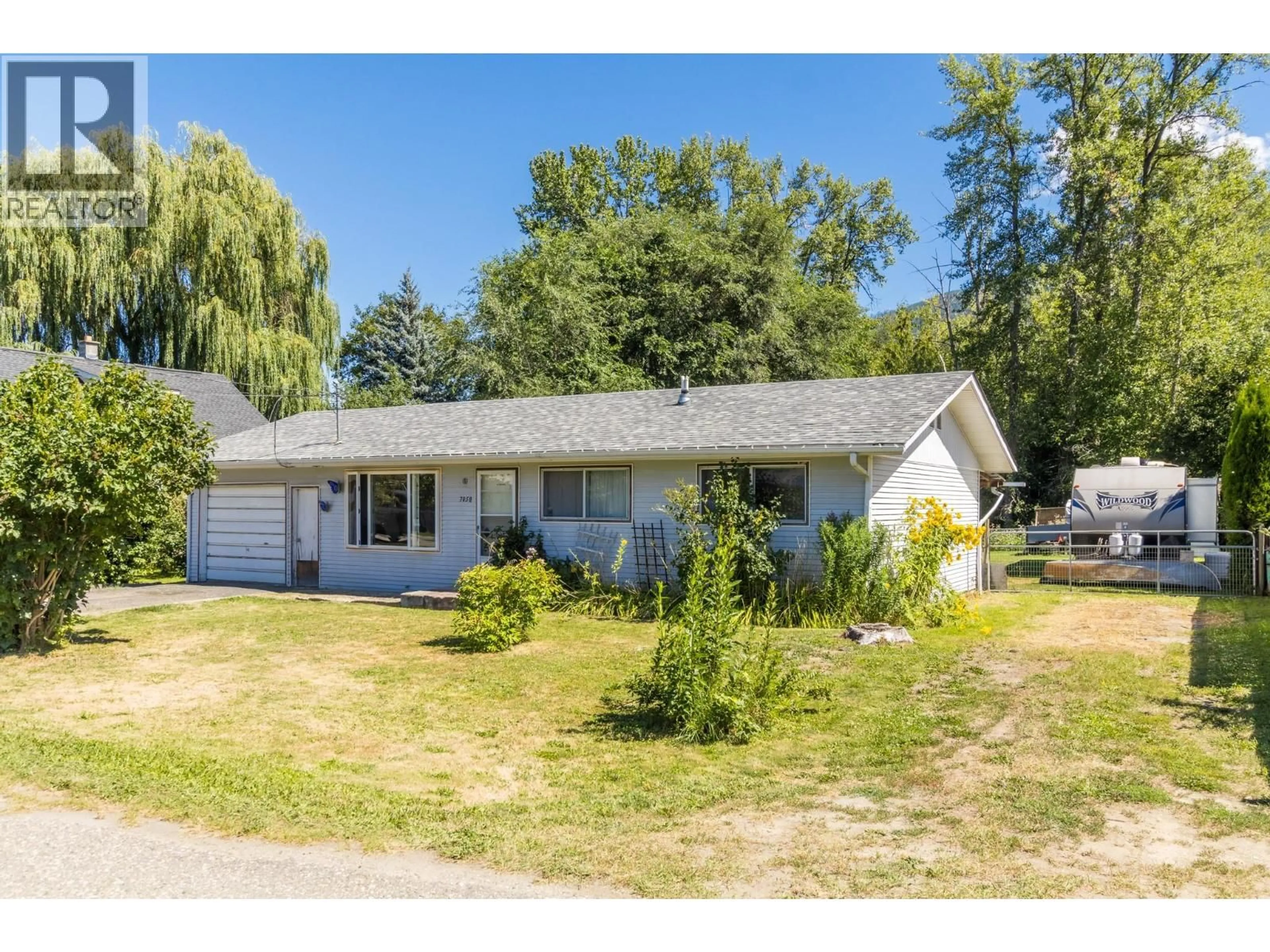 A pic from outside/outdoor area/front of a property/back of a property/a pic from drone, street for 7050 54 STREET NORTHEAST, Salmon Arm British Columbia V0E1K0