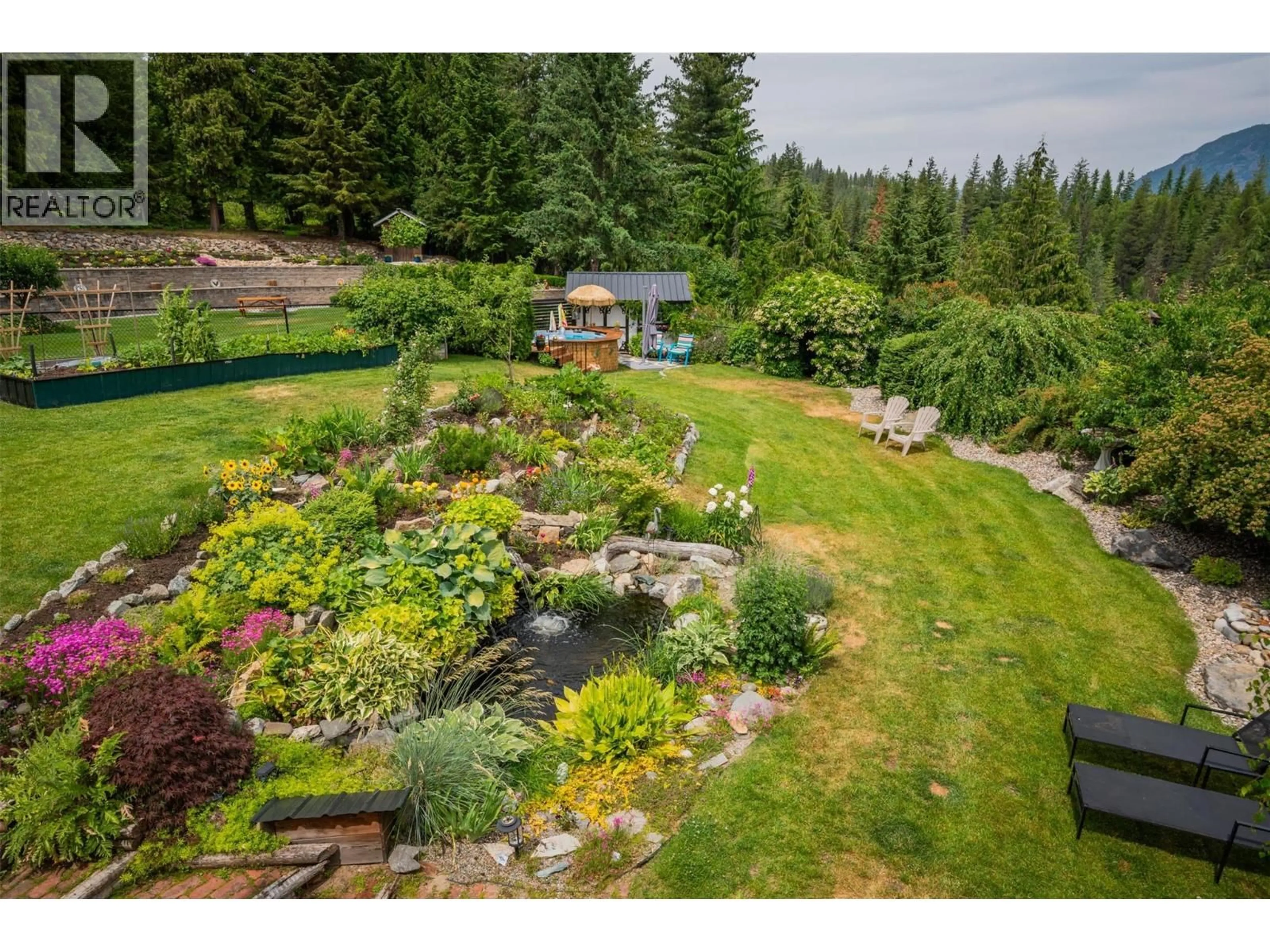 A pic from outside/outdoor area/front of a property/back of a property/a pic from drone, water/lake/river/ocean view for 1389 FOREST ROAD, Castlegar British Columbia V1N3Z1