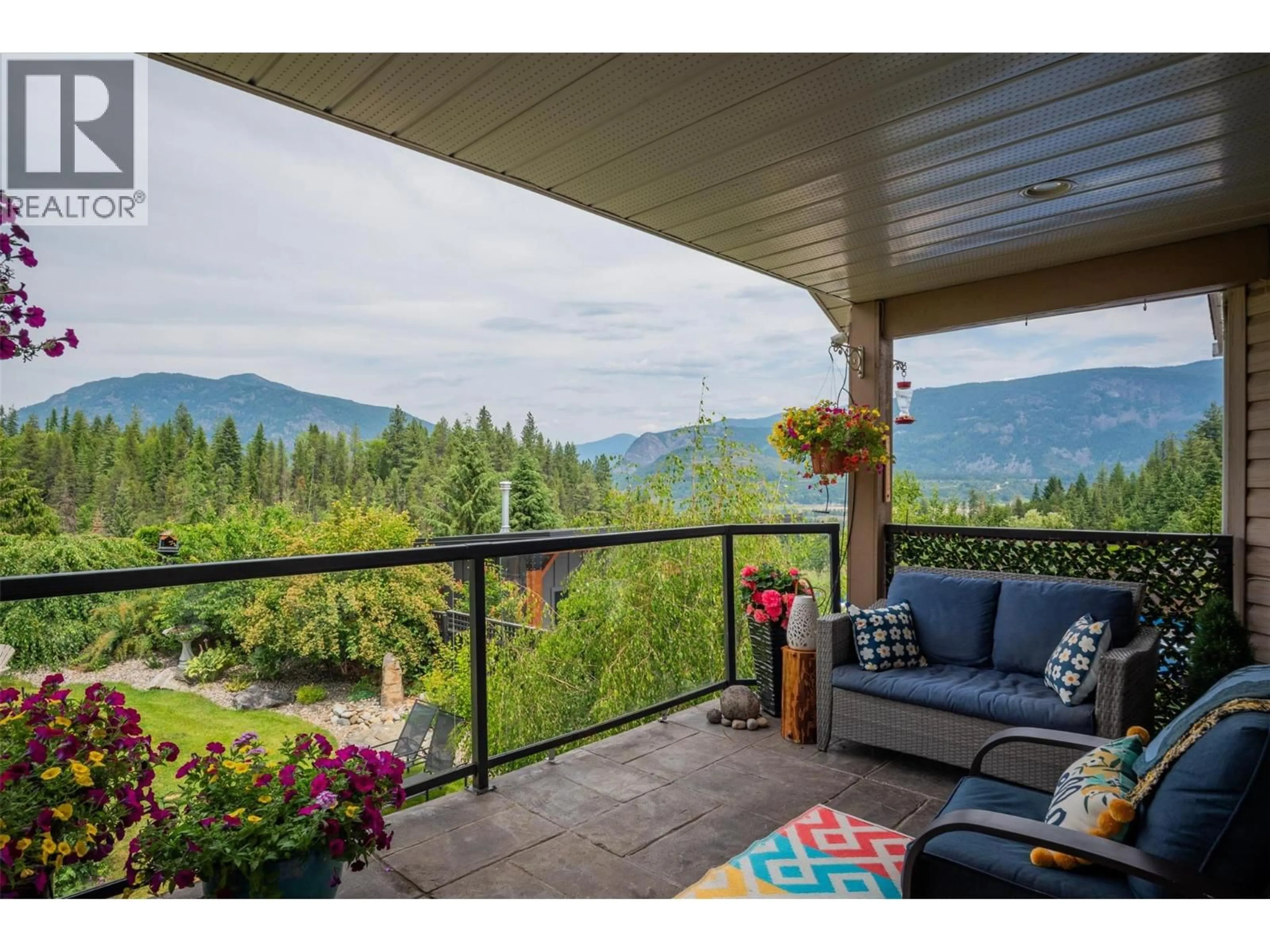 Patio, mountain view for 1389 FOREST ROAD, Castlegar British Columbia V1N3Z1