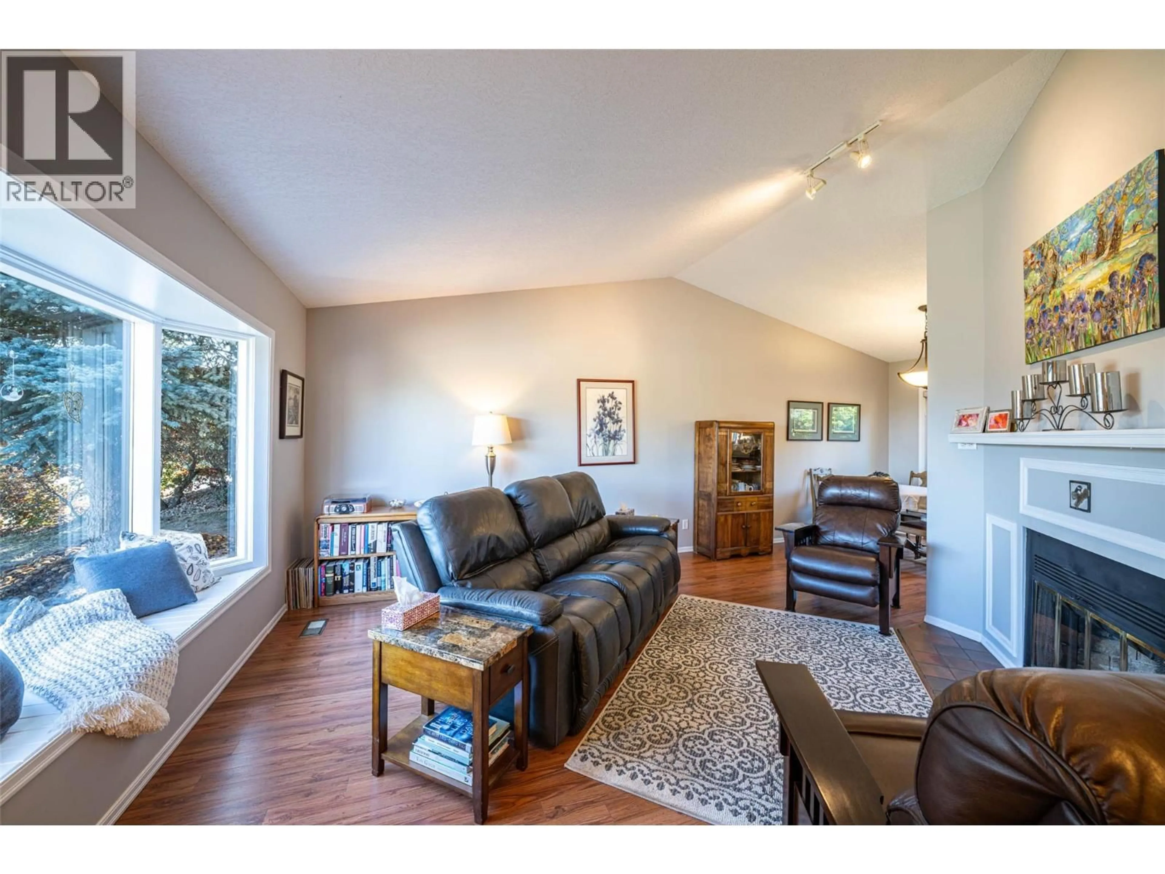 Living room with furniture, wood/laminate floor for 11810 LOCHHAVEN DRIVE, Coldstream British Columbia V1B2H1