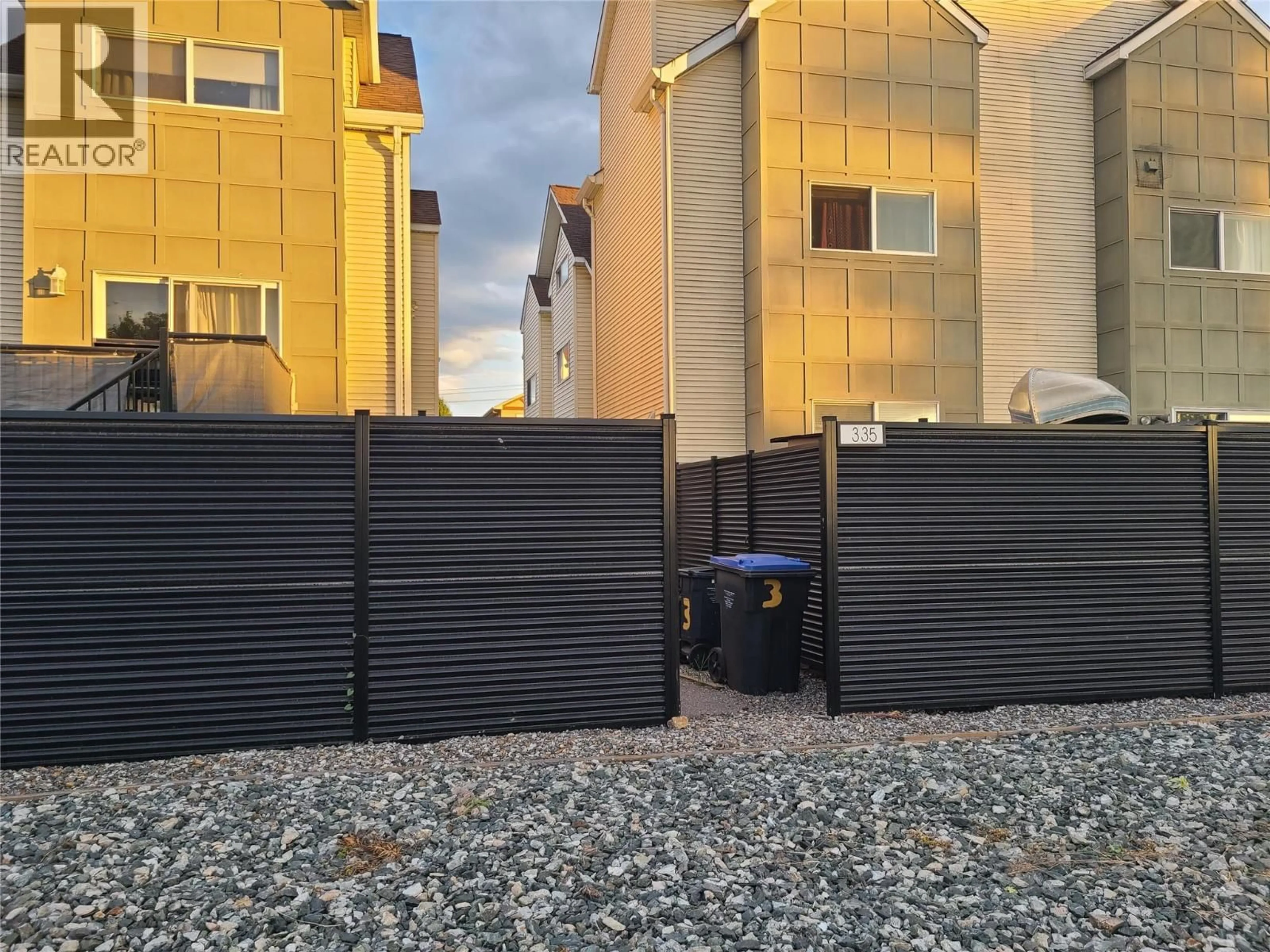 Patio, street for 107 - 335 33 HIGHWAY EAST, Kelowna British Columbia V1X2A4