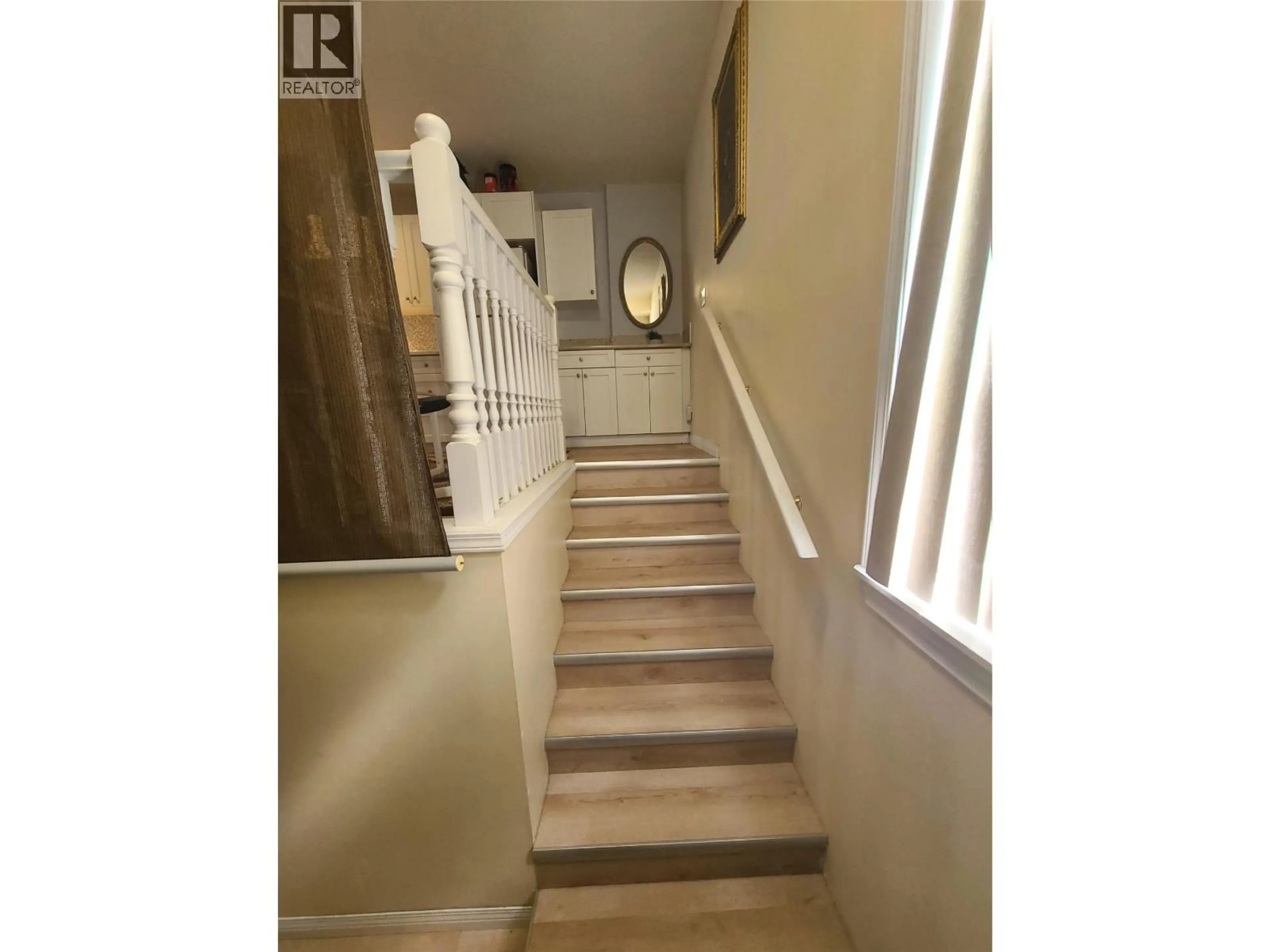 Stairs for 107 - 335 33 HIGHWAY EAST, Kelowna British Columbia V1X2A4
