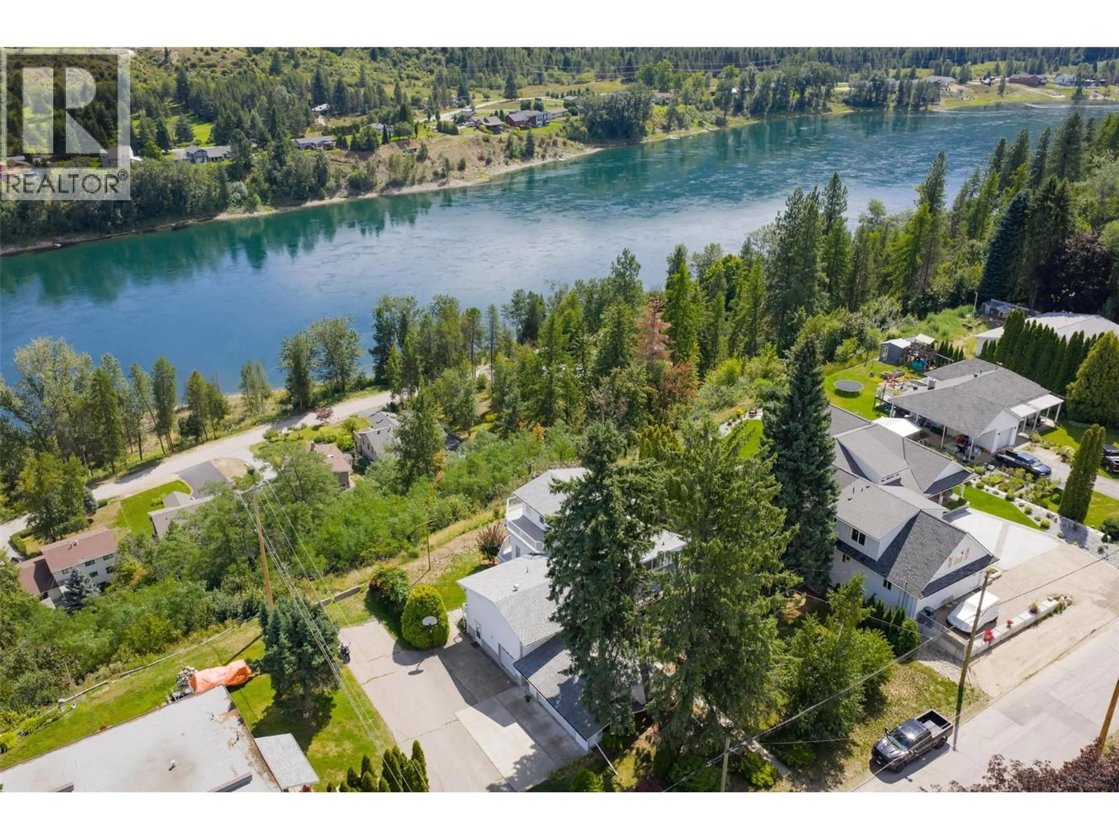 A pic from outside/outdoor area/front of a property/back of a property/a pic from drone, water/lake/river/ocean view for 3101 4TH AVENUE, Castlegar British Columbia V1N2S5