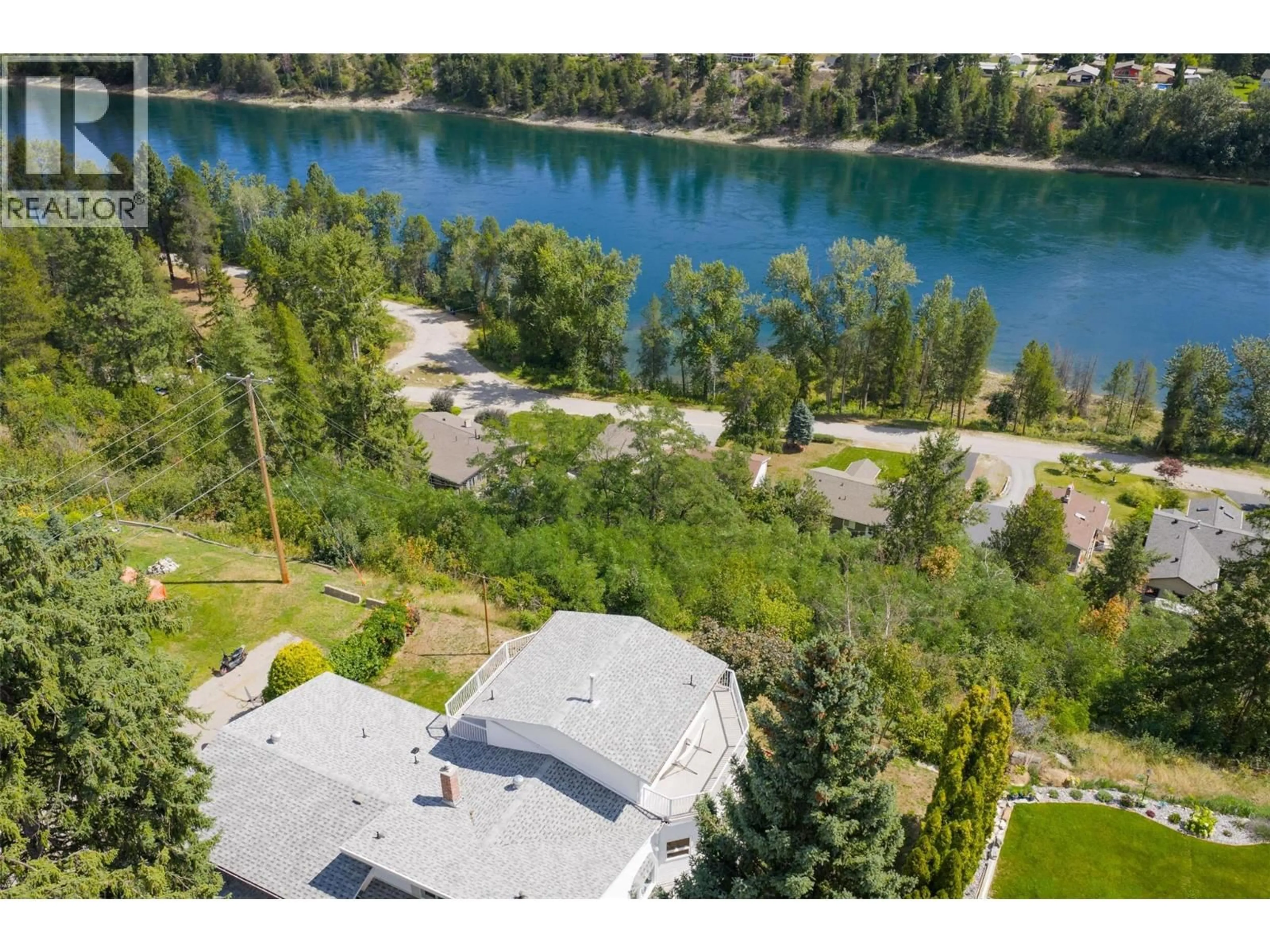 A pic from outside/outdoor area/front of a property/back of a property/a pic from drone, water/lake/river/ocean view for 3101 4TH AVENUE, Castlegar British Columbia V1N2S5